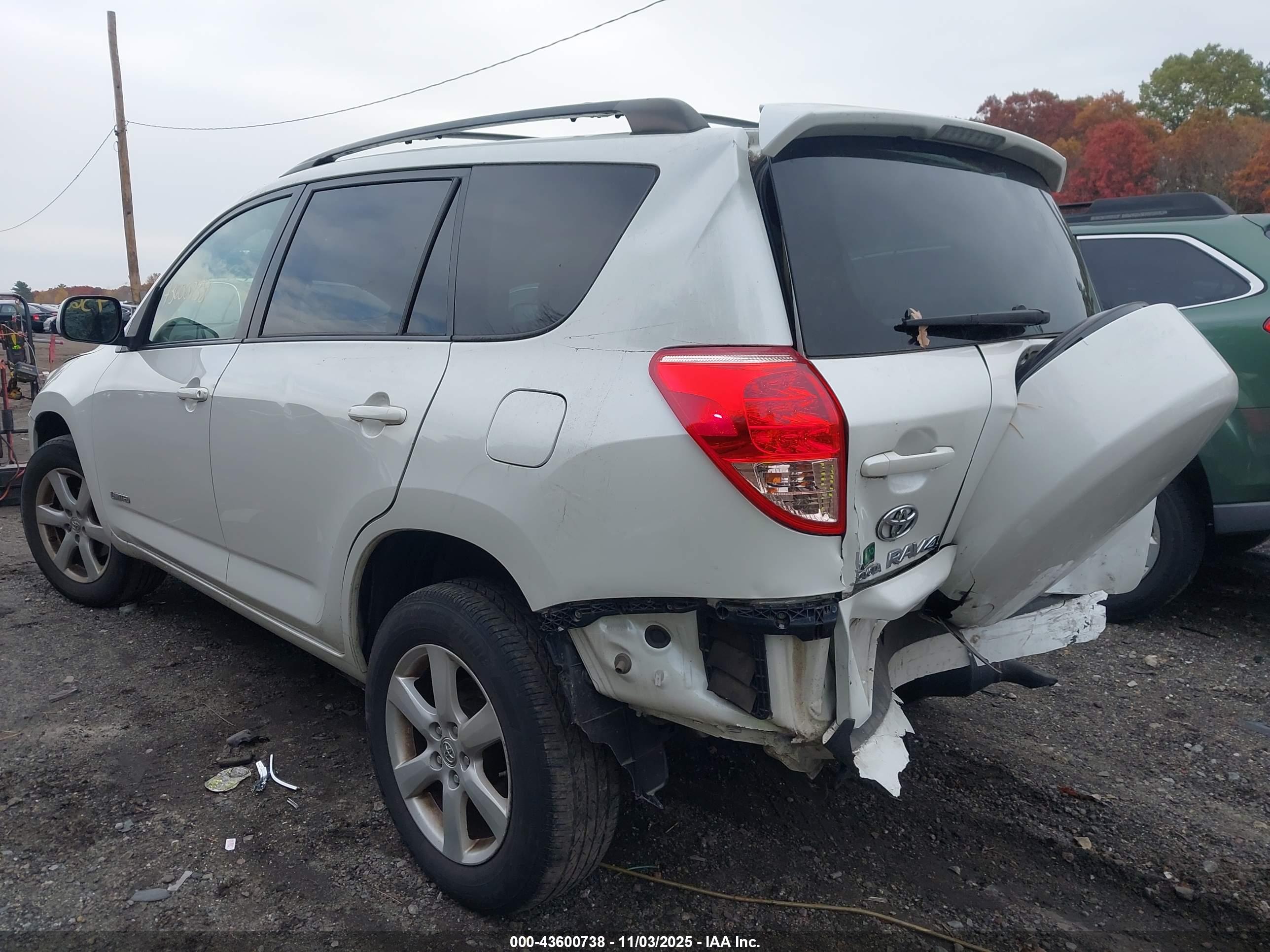 TOYOTA RAV4 image 3