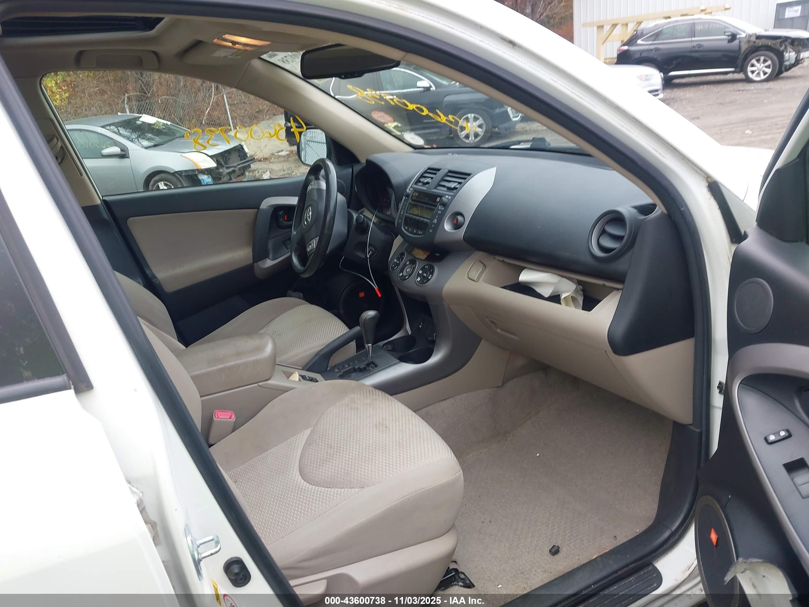 TOYOTA RAV4 image 5