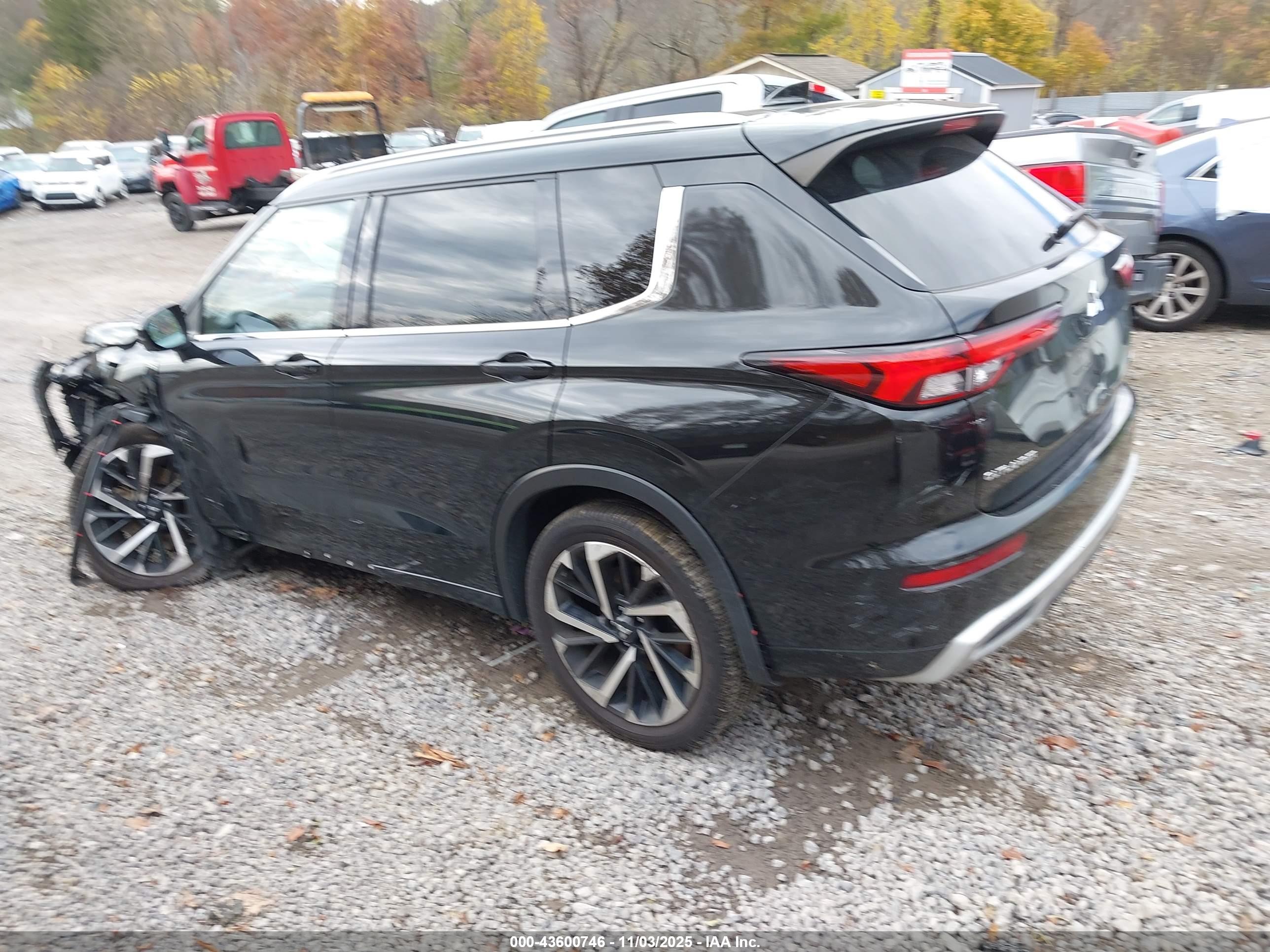 MITSUBISHI OUTLANDER image 3