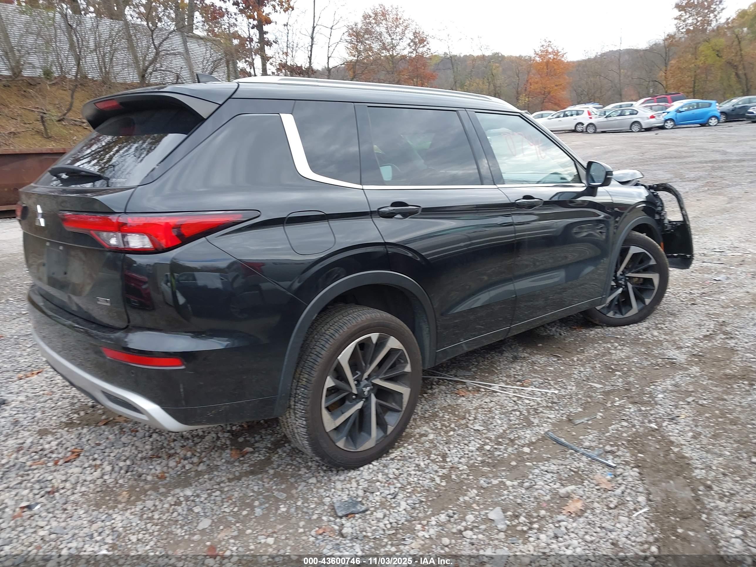 MITSUBISHI OUTLANDER image 4