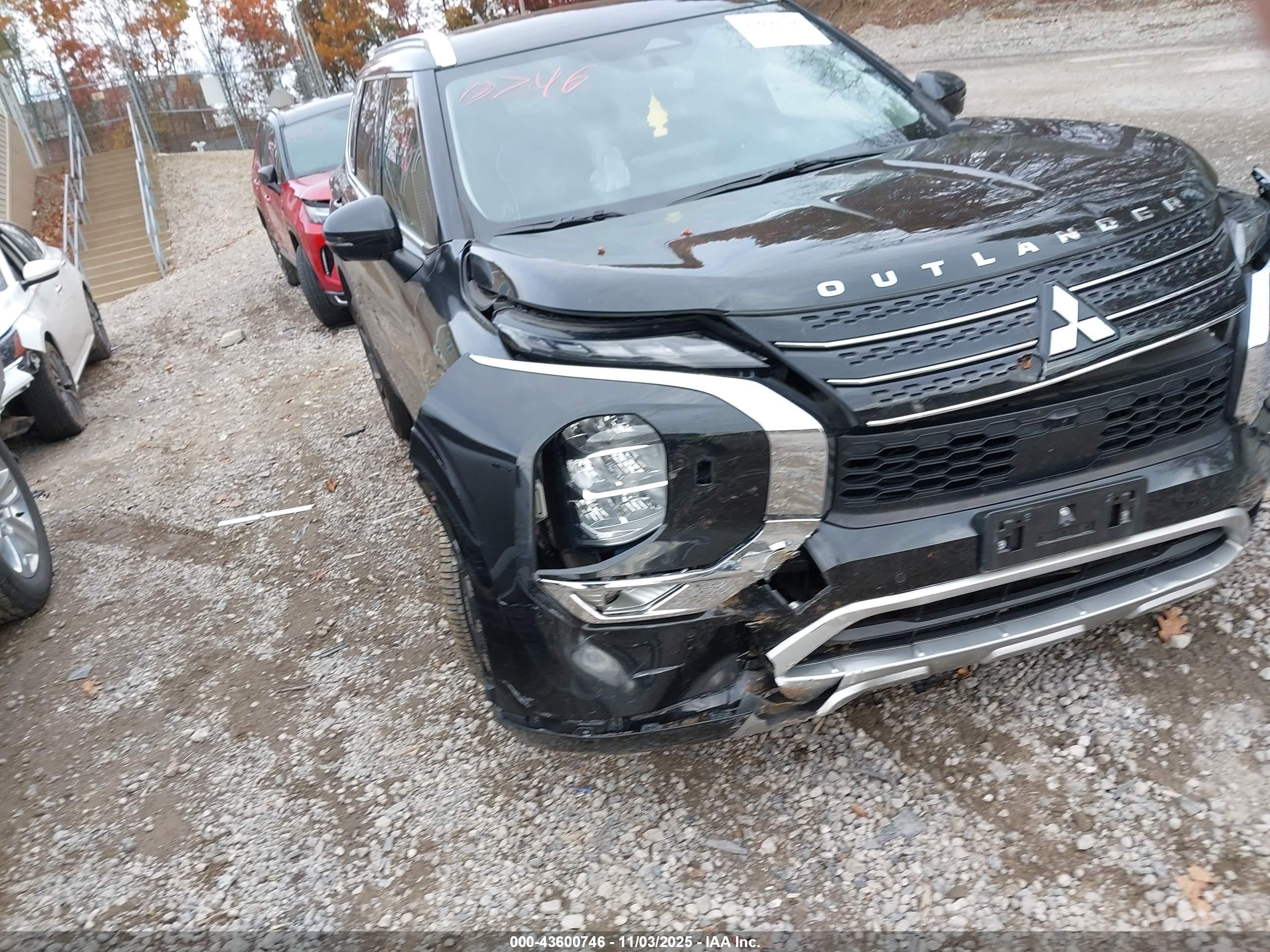 MITSUBISHI OUTLANDER image 6