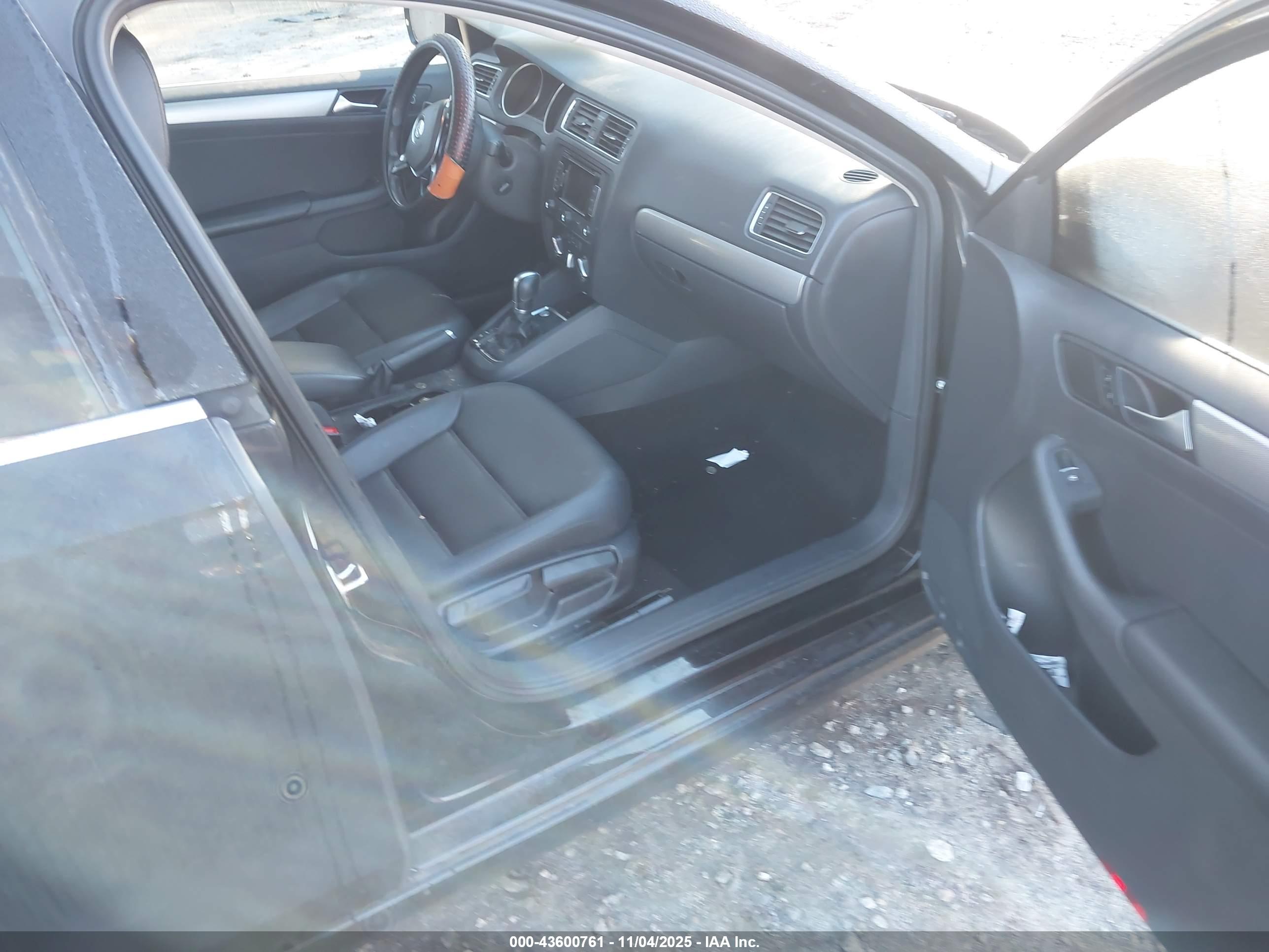 VOLKSWAGEN JETTA image 5