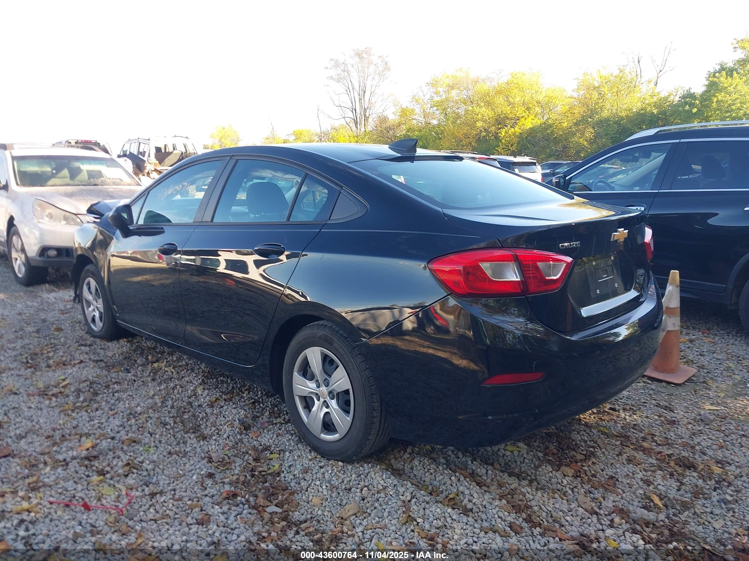 CHEVROLET CRUZE image 3