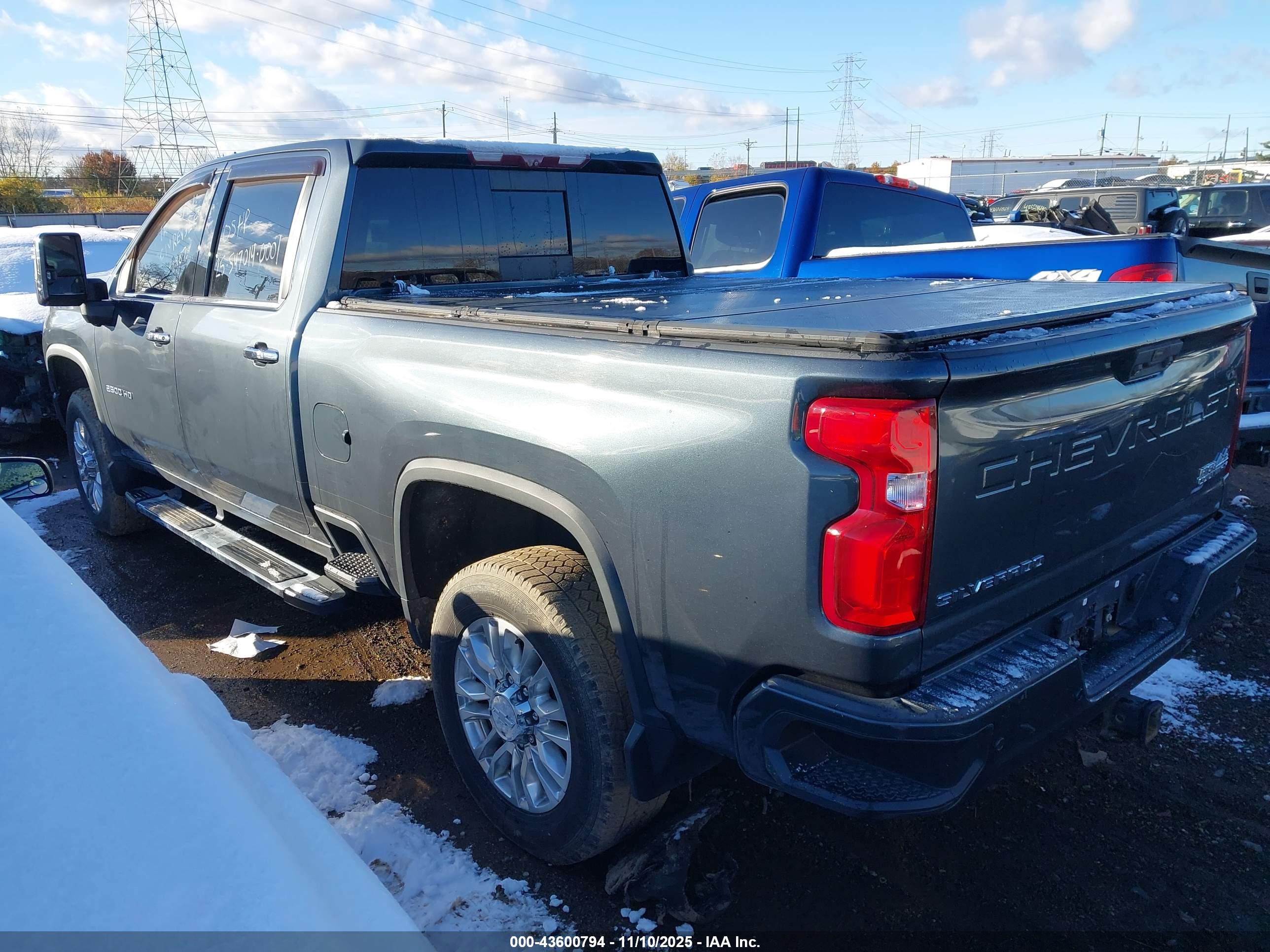 CHEVROLET SILVERADO image 3