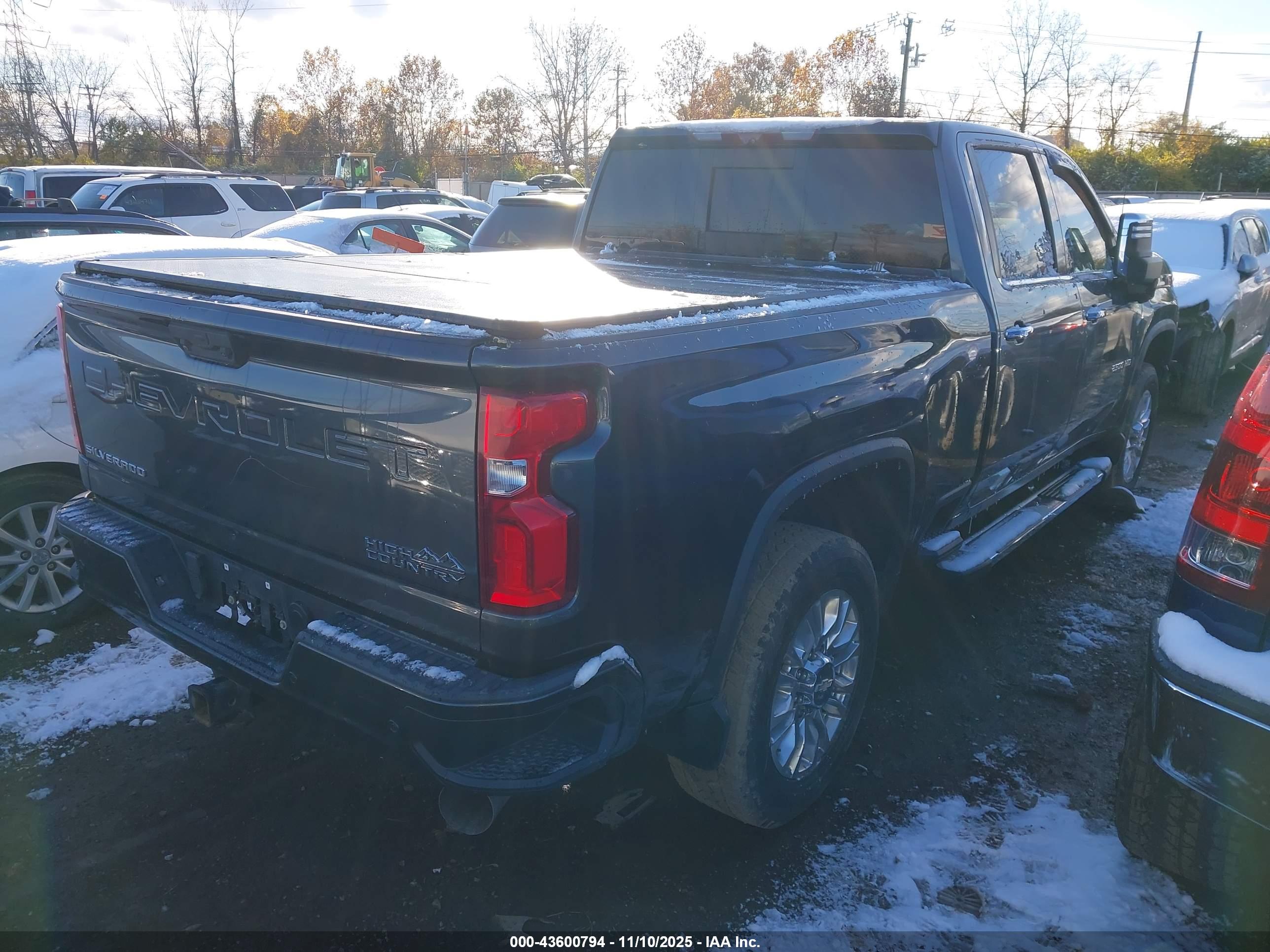 CHEVROLET SILVERADO image 4