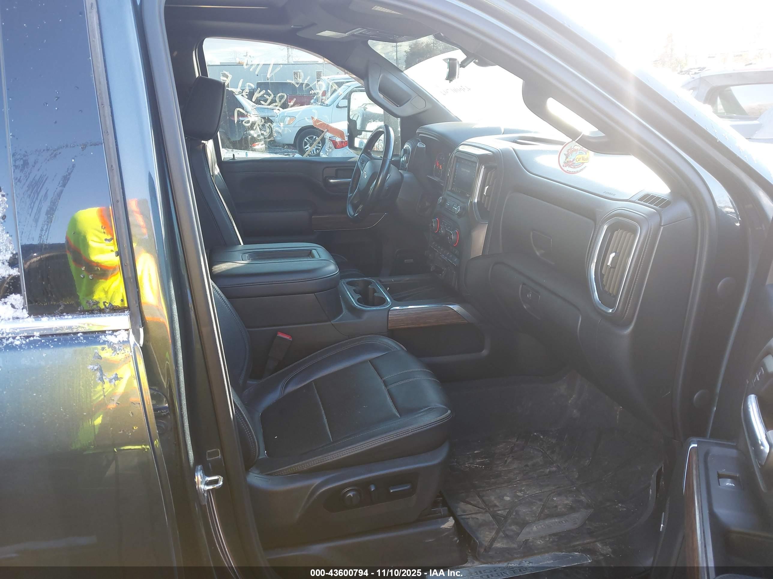 CHEVROLET SILVERADO image 5