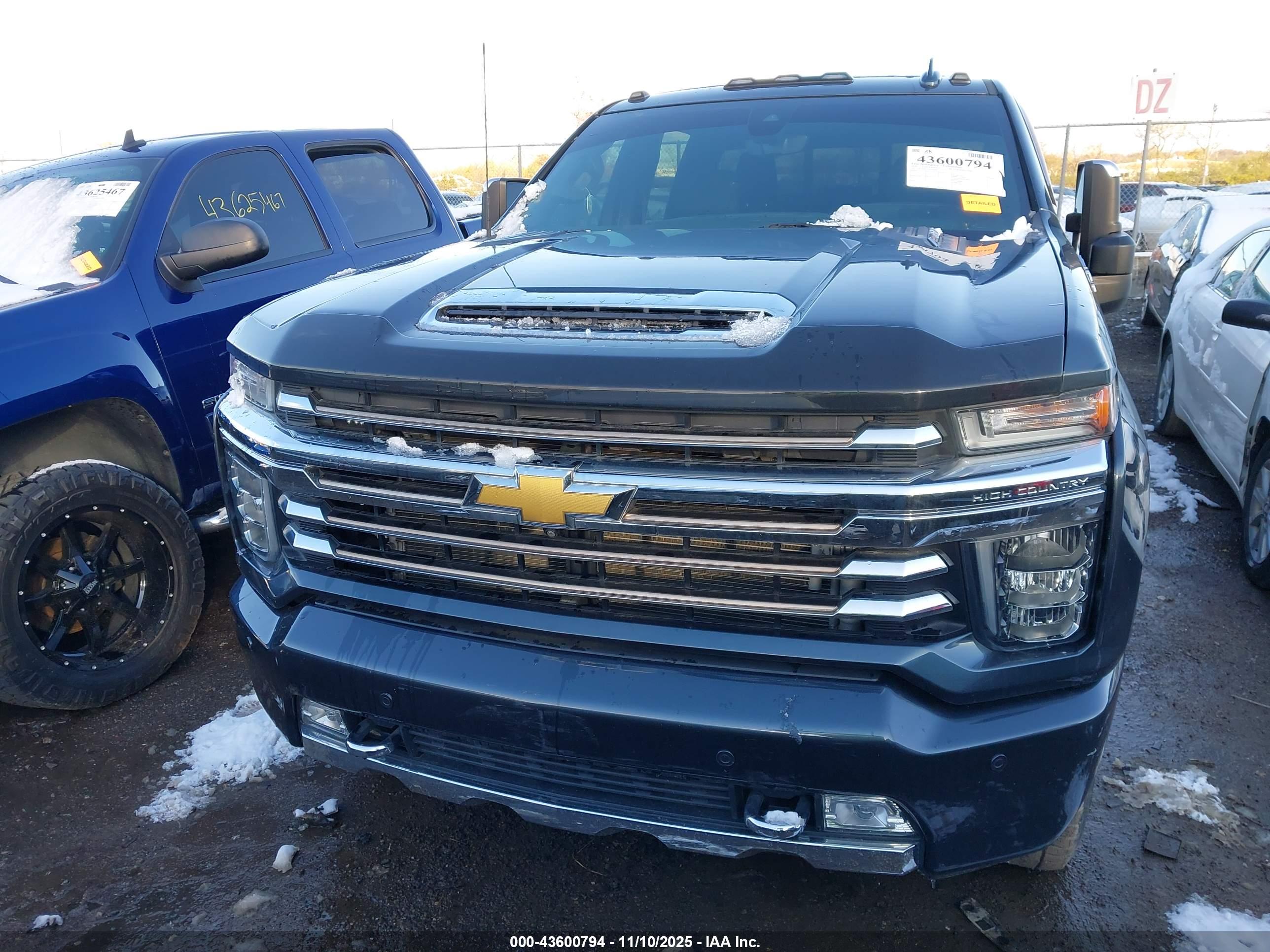 CHEVROLET SILVERADO image 6
