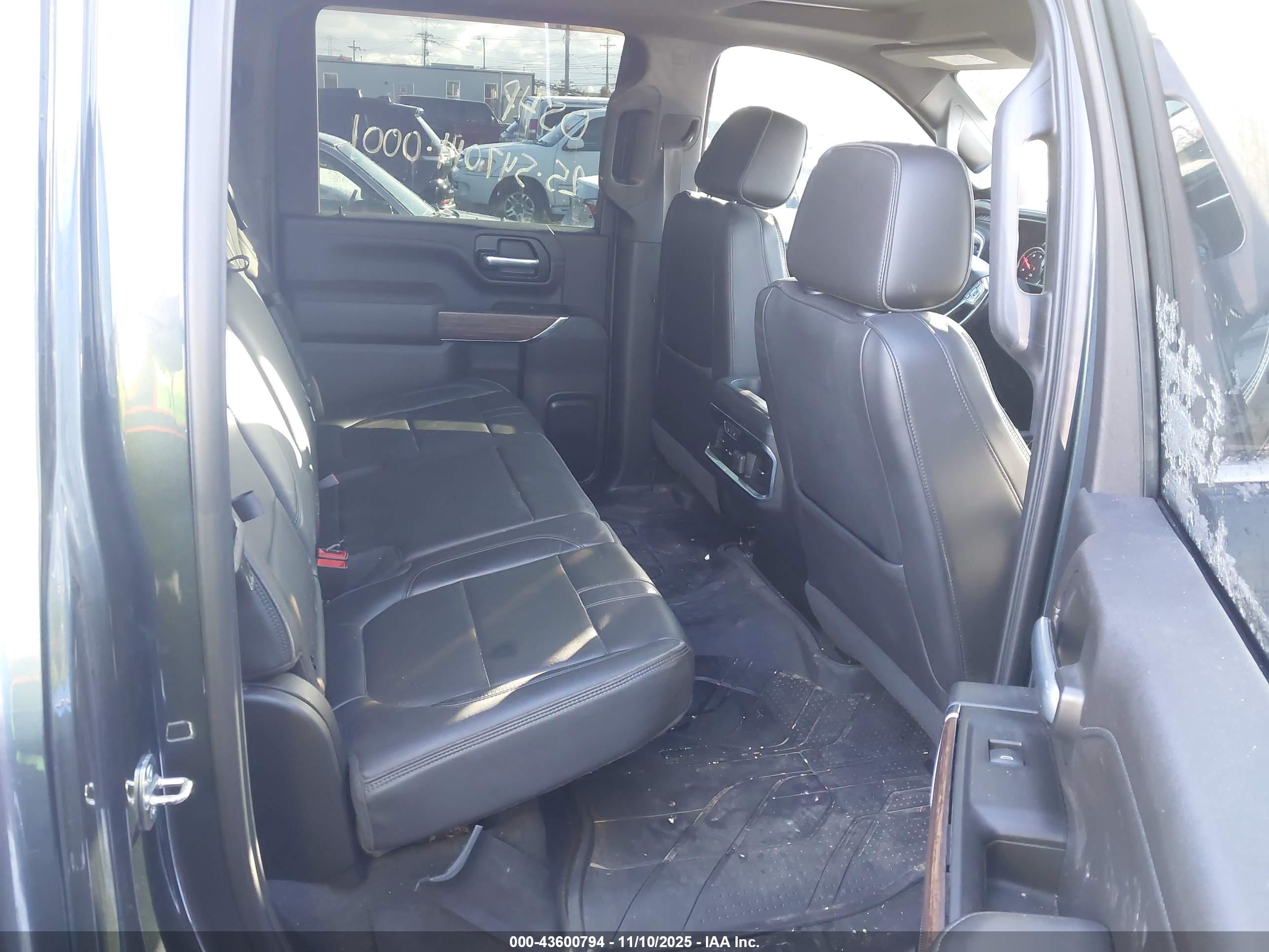 CHEVROLET SILVERADO image 8