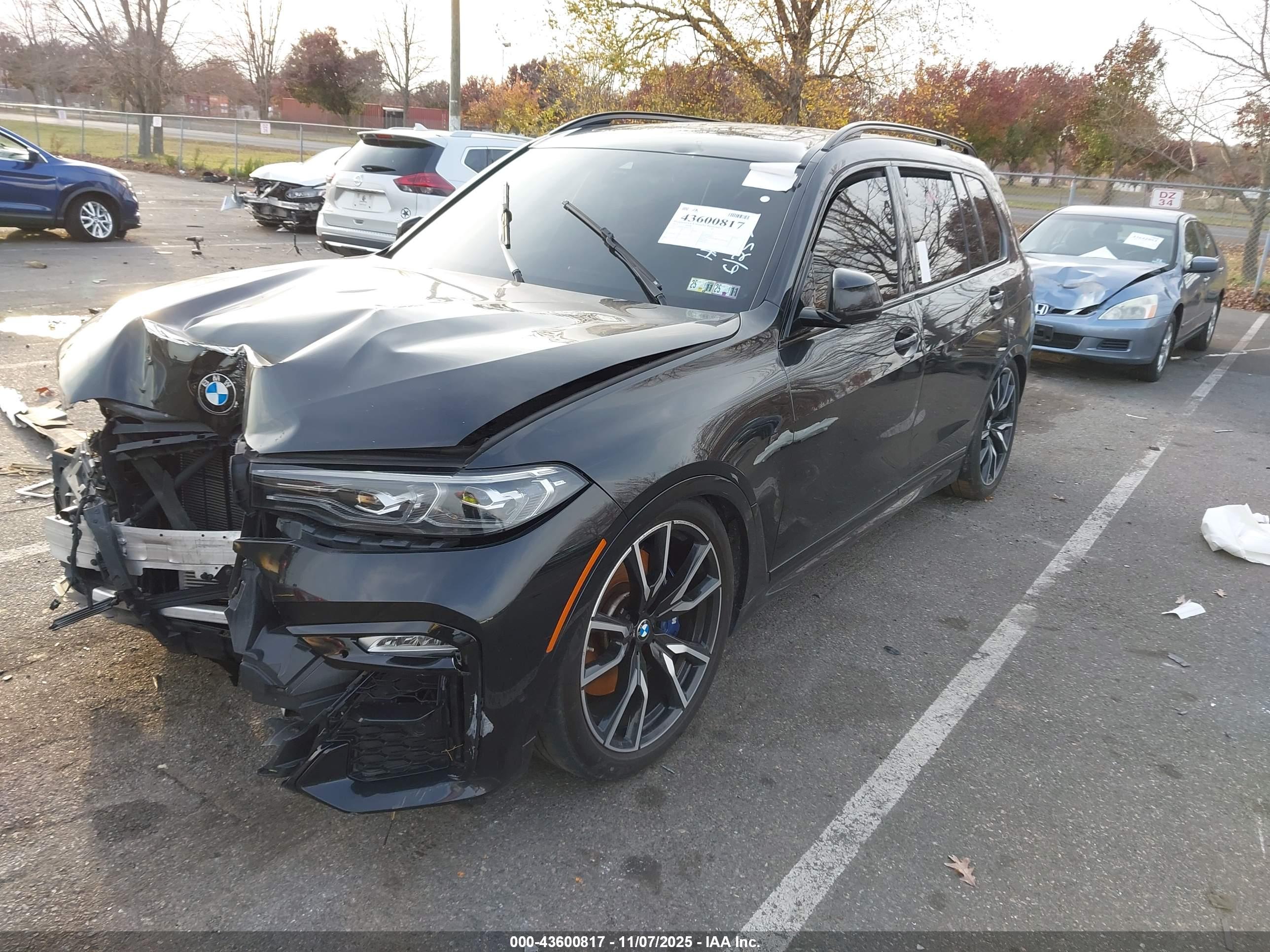 BMW X7 image 2