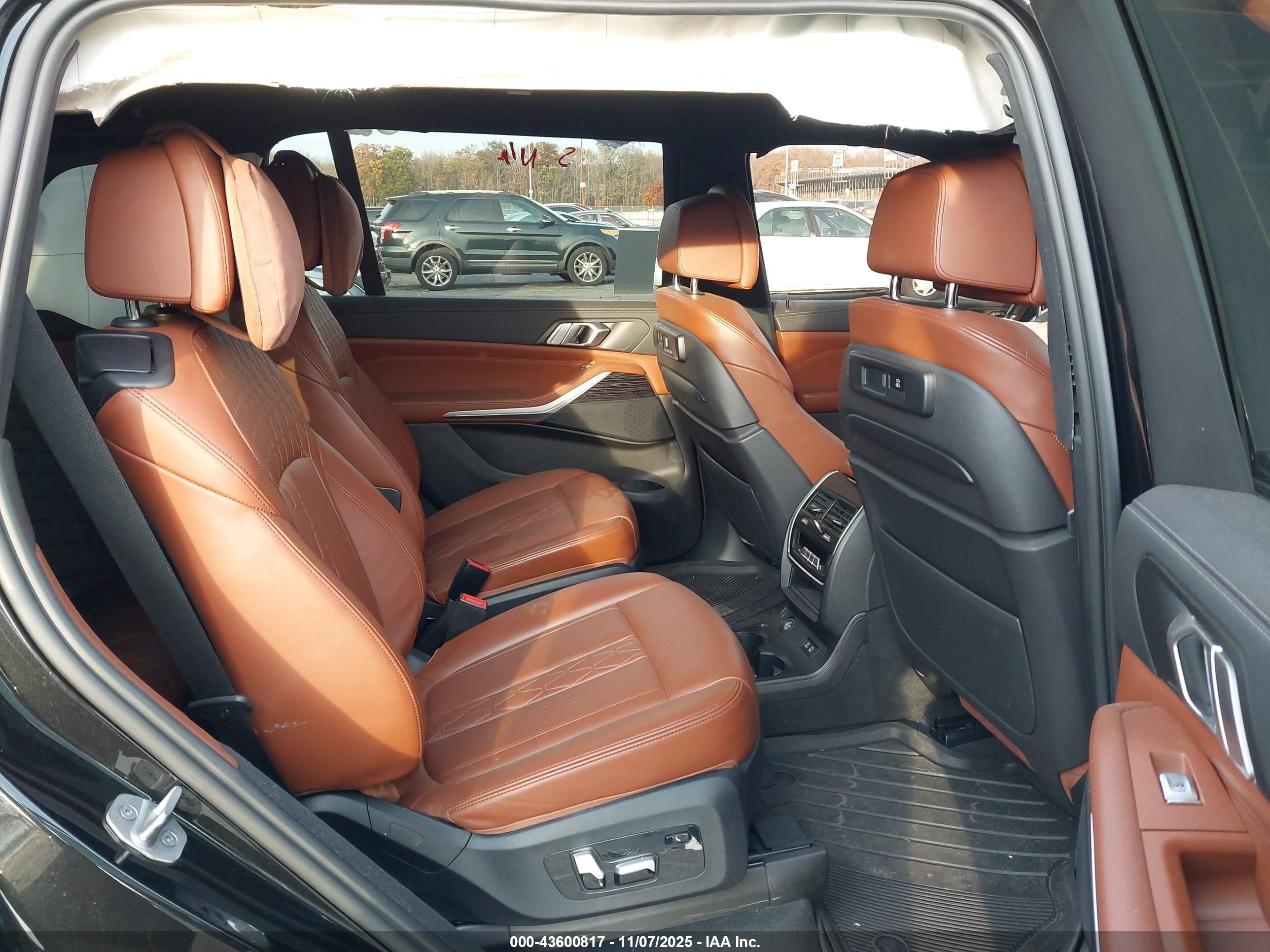 BMW X7 image 8