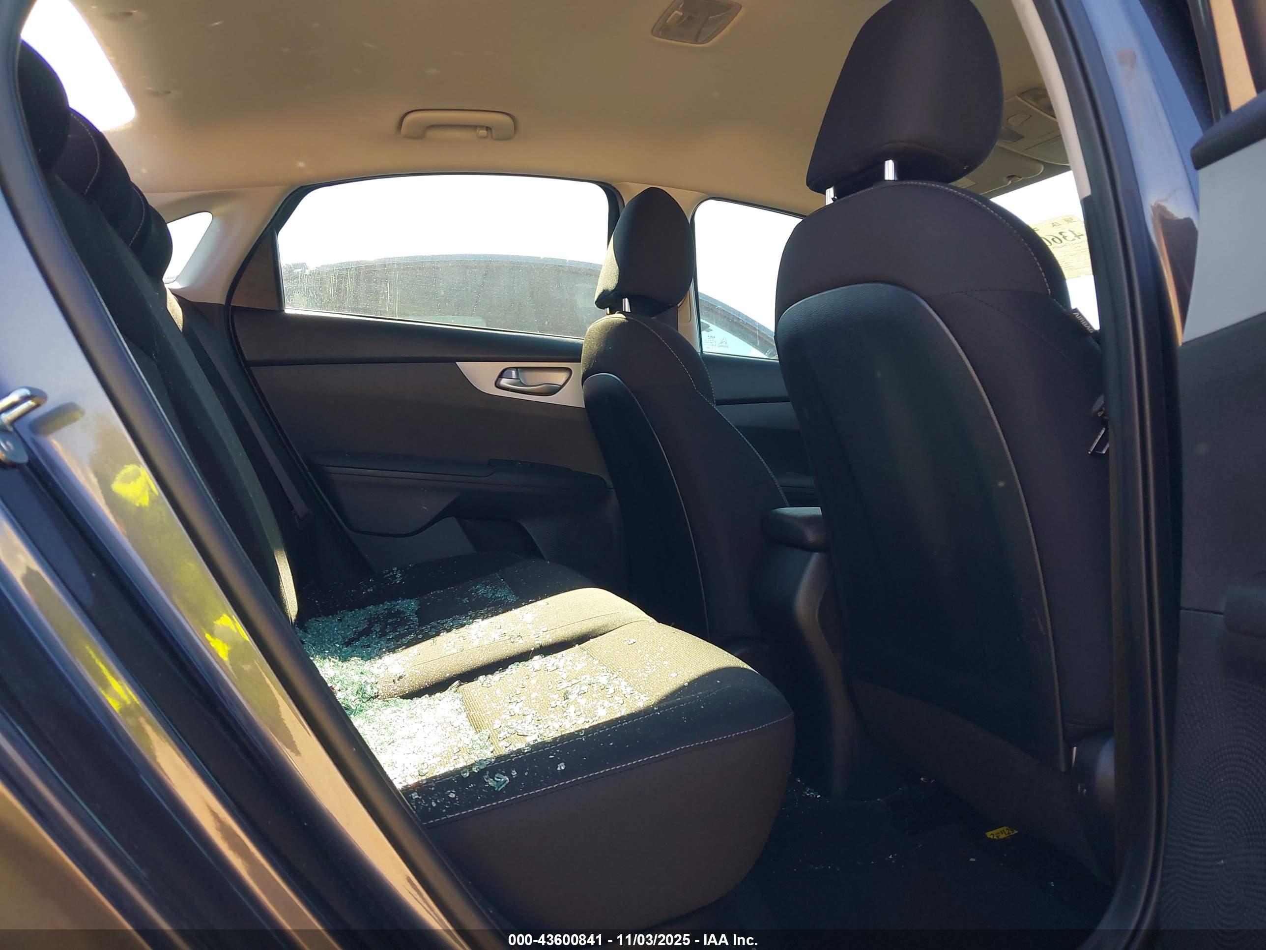 KIA FORTE image 8