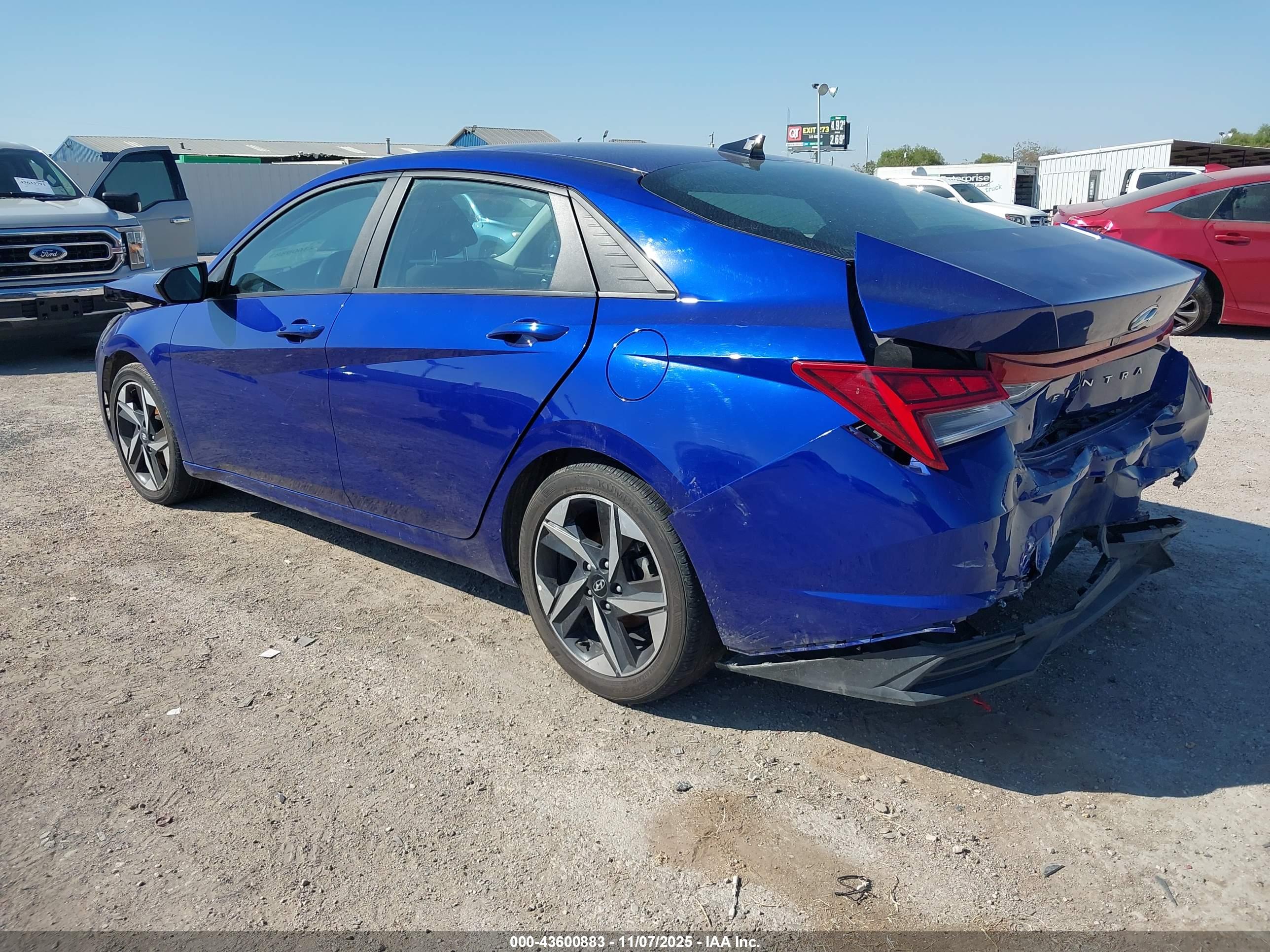 HYUNDAI ELANTRA image 3