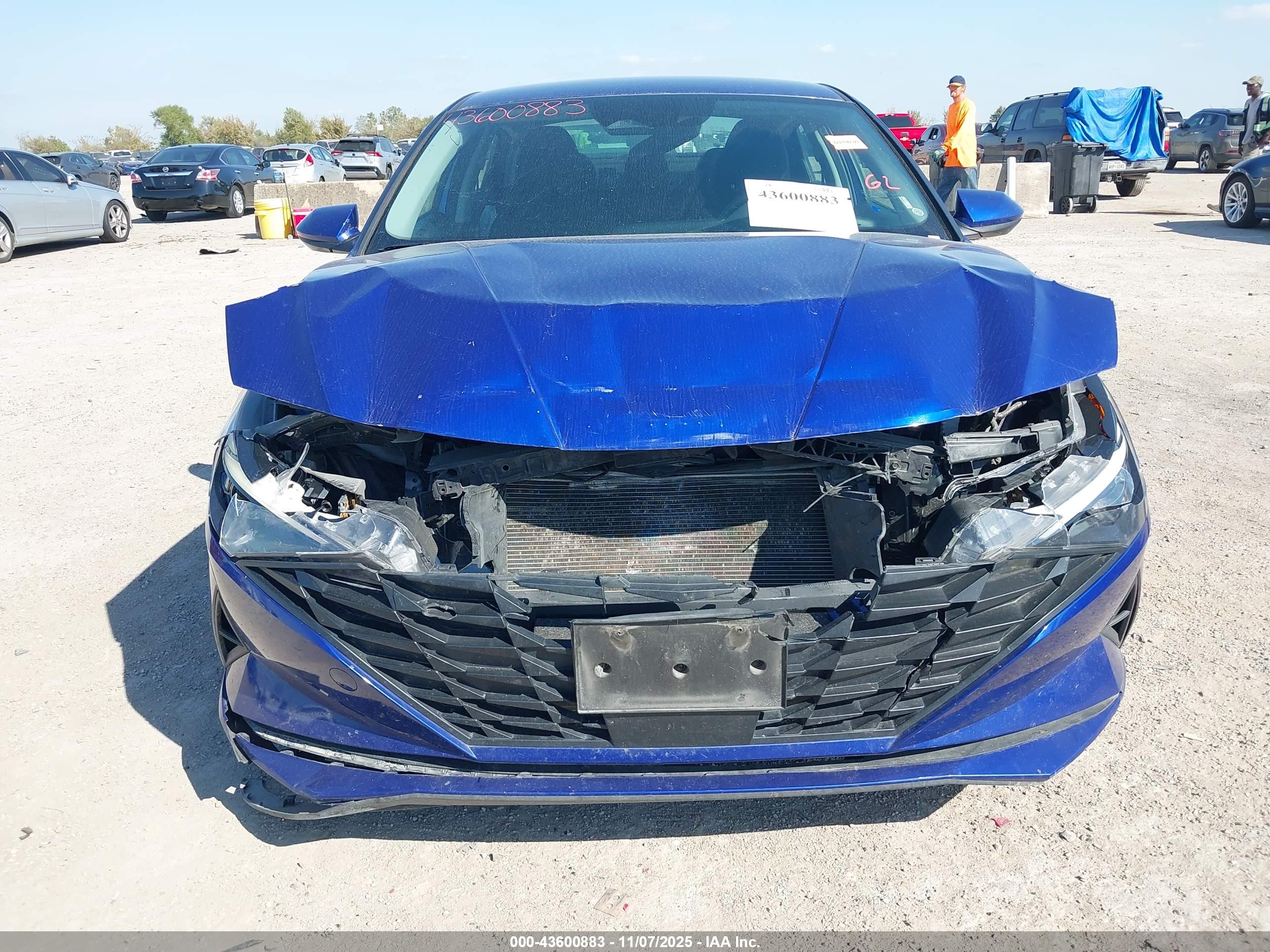 HYUNDAI ELANTRA image 6