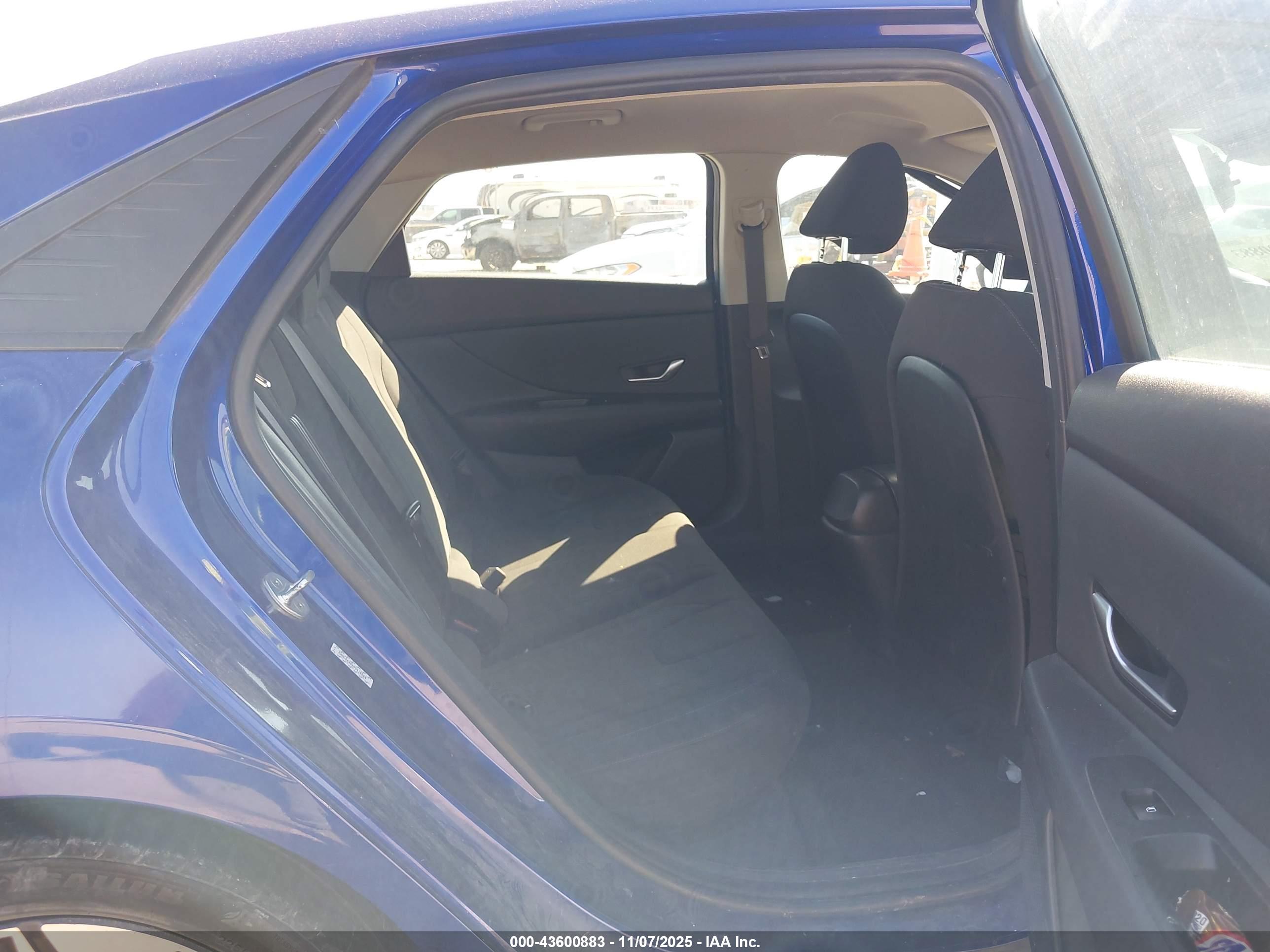 HYUNDAI ELANTRA image 8
