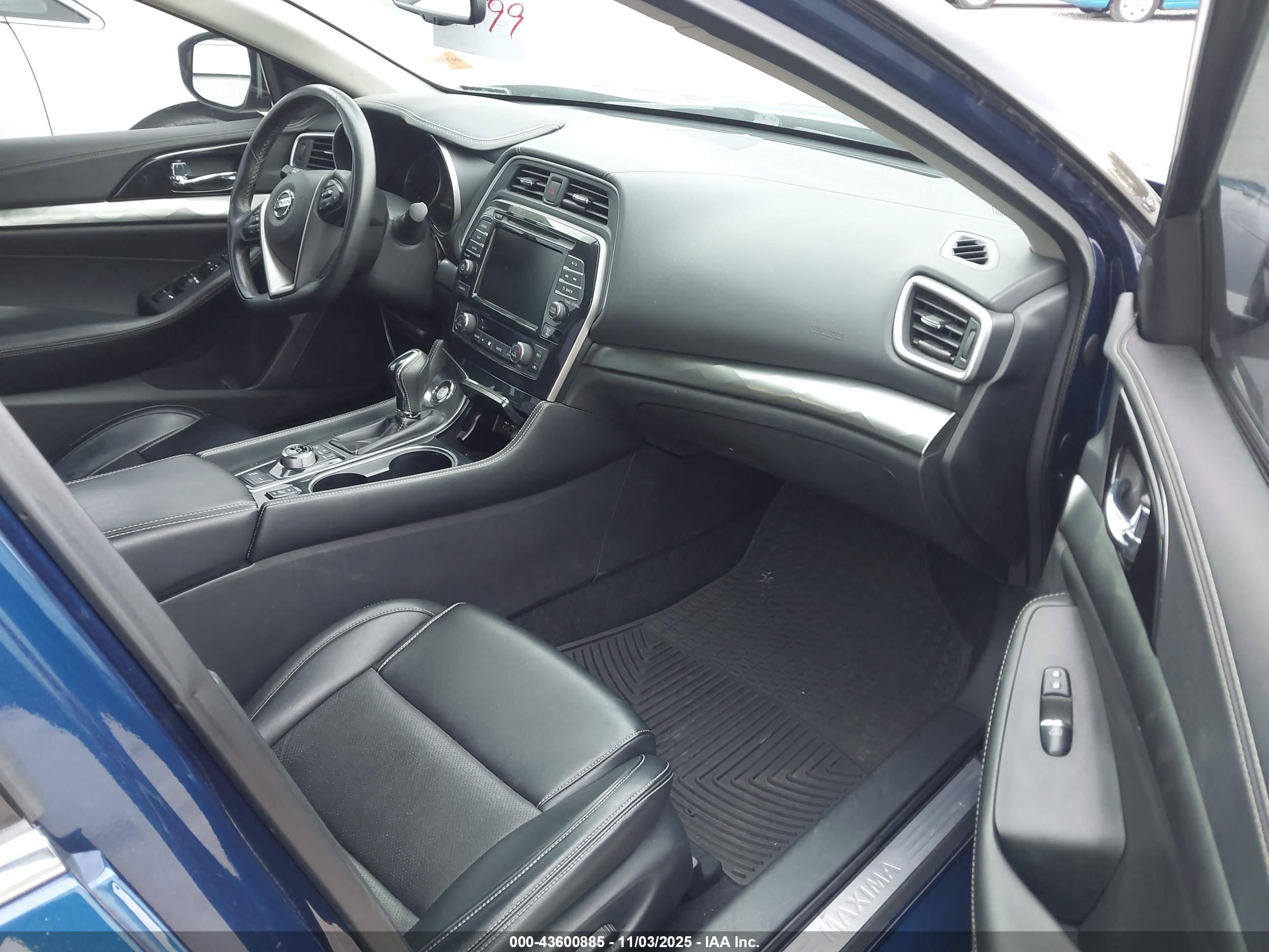 NISSAN MAXIMA image 5