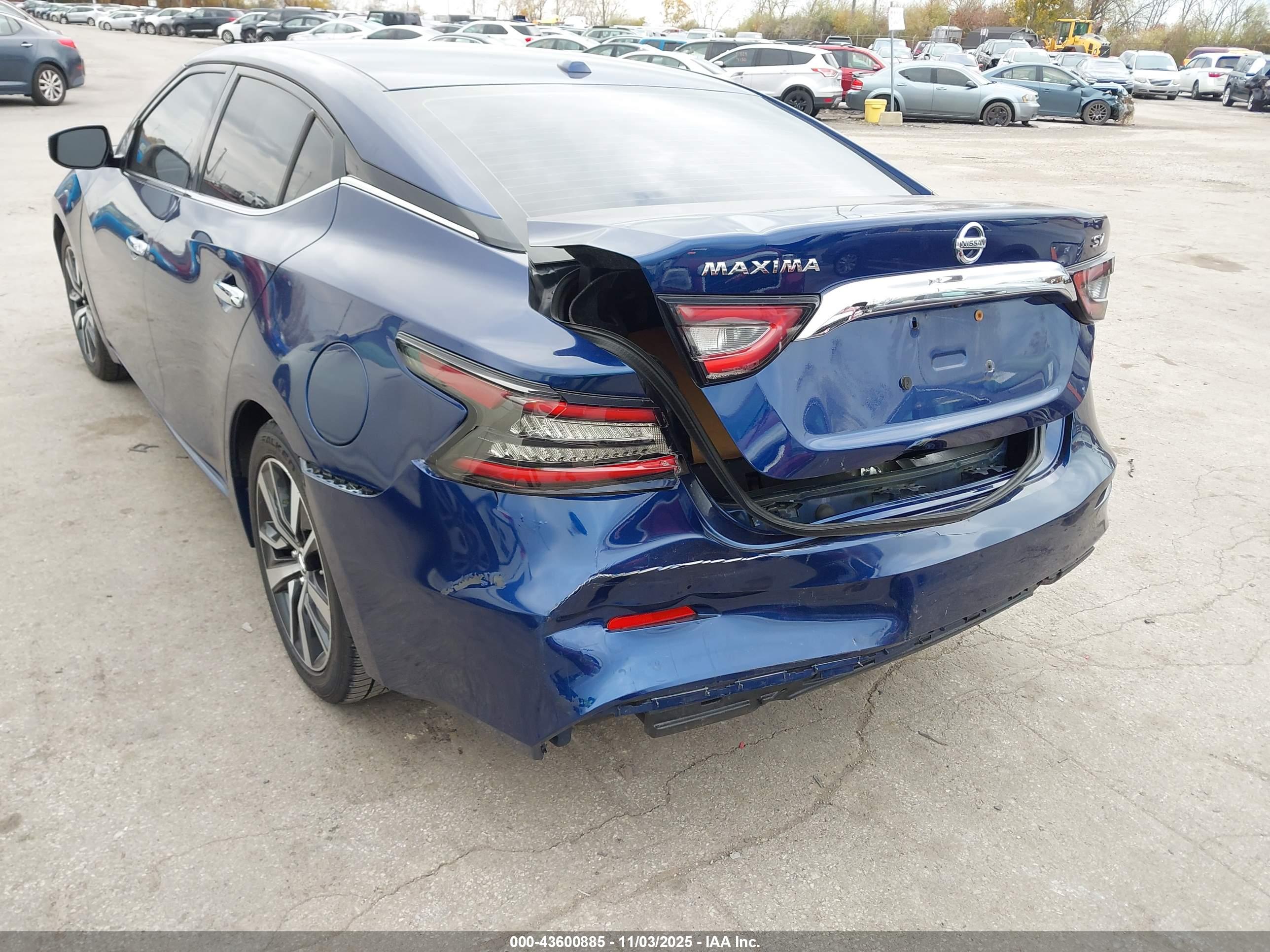 NISSAN MAXIMA image 6