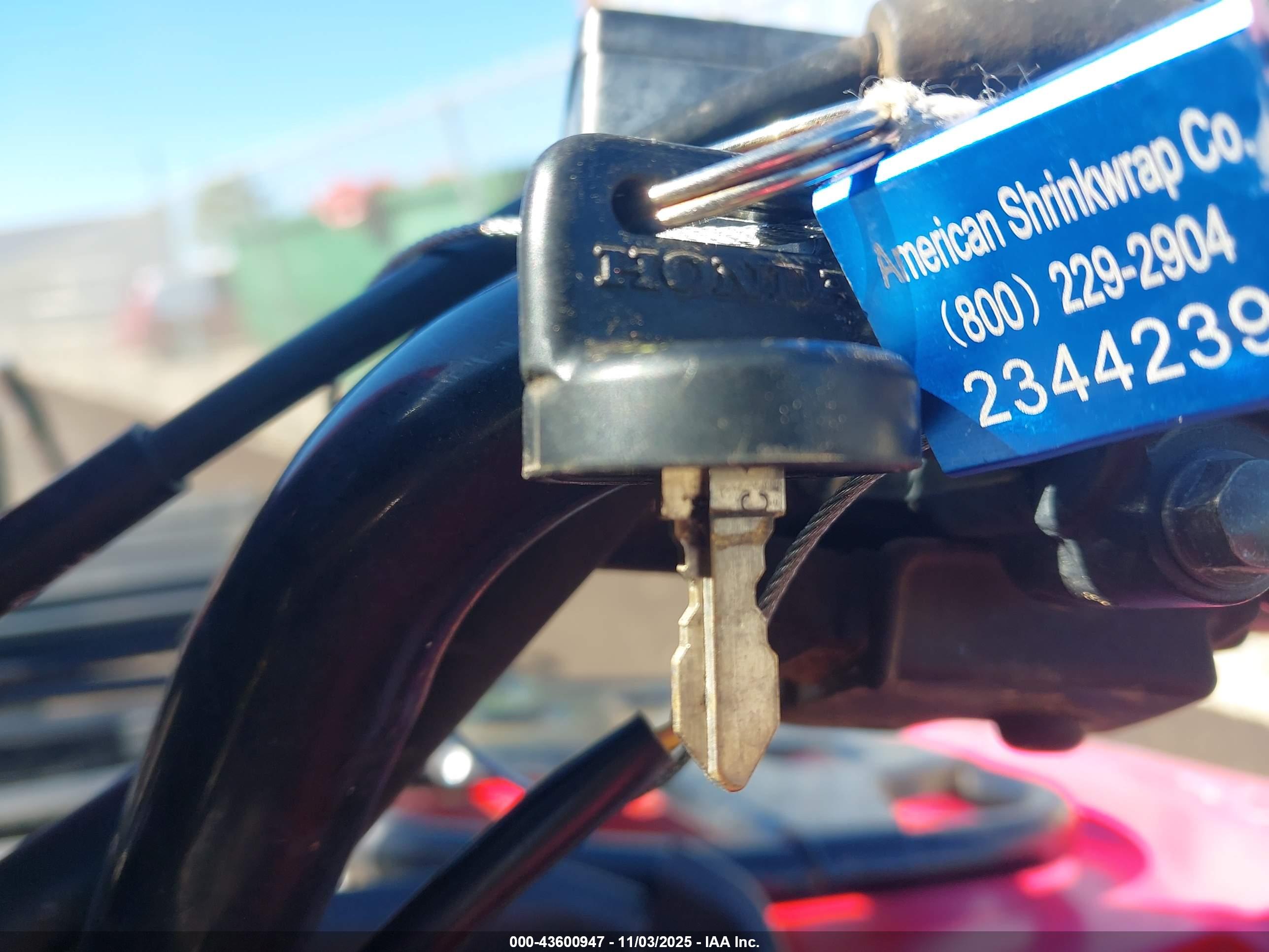HONDA TRX520 image 11