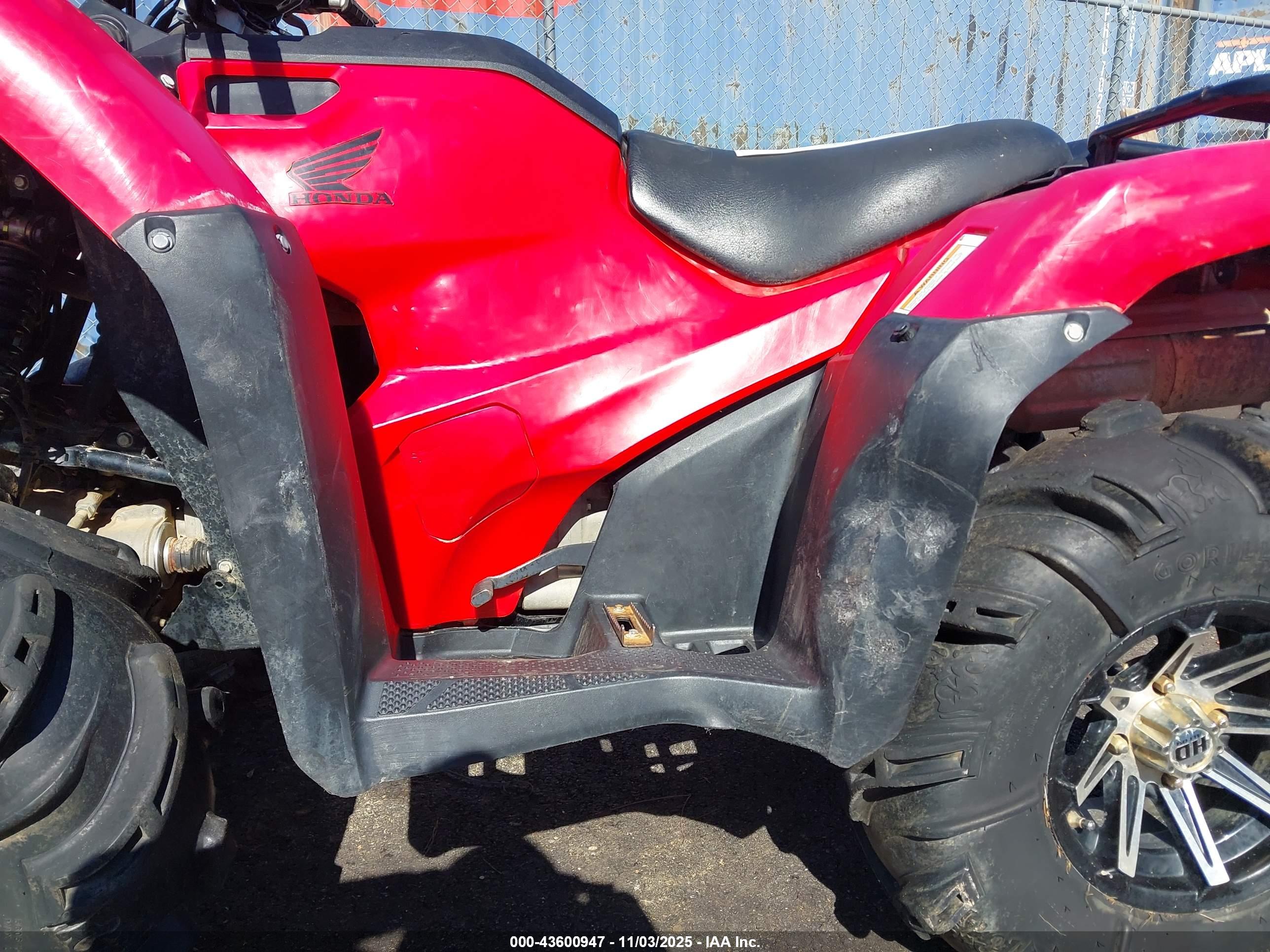 HONDA TRX520 image 9