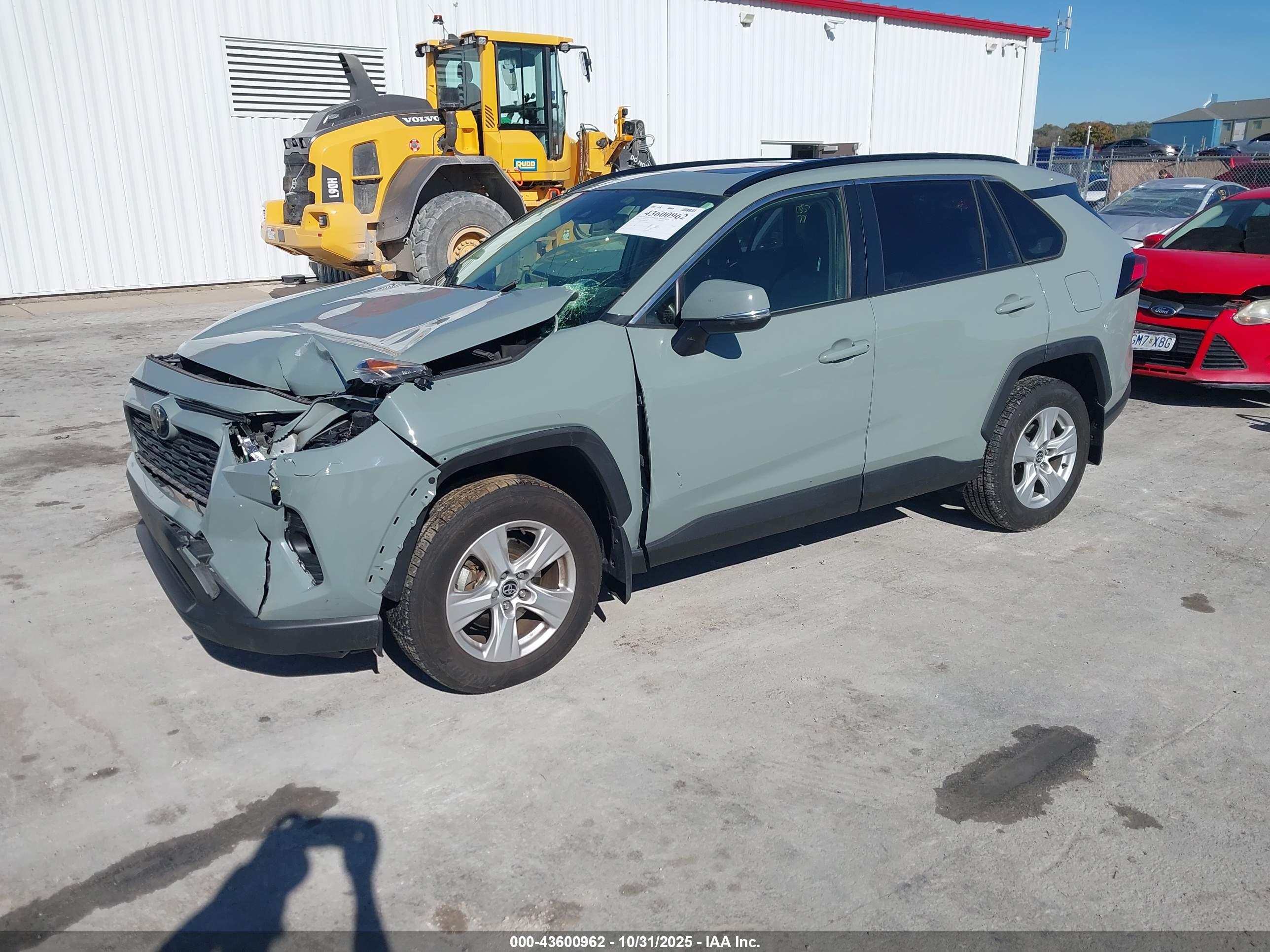 TOYOTA RAV4 image 2