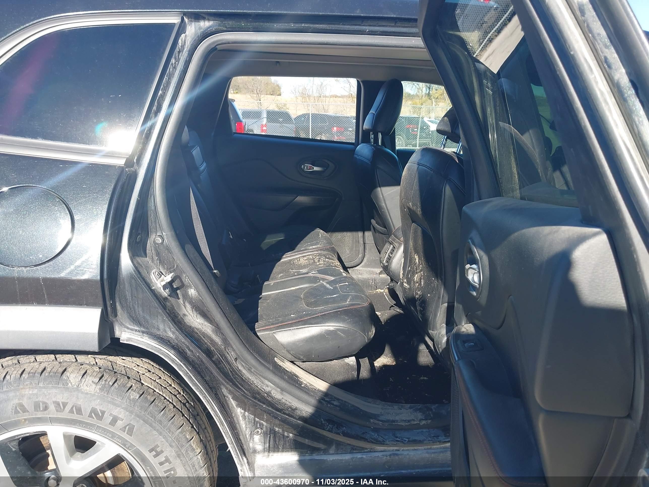 JEEP CHEROKEE image 8