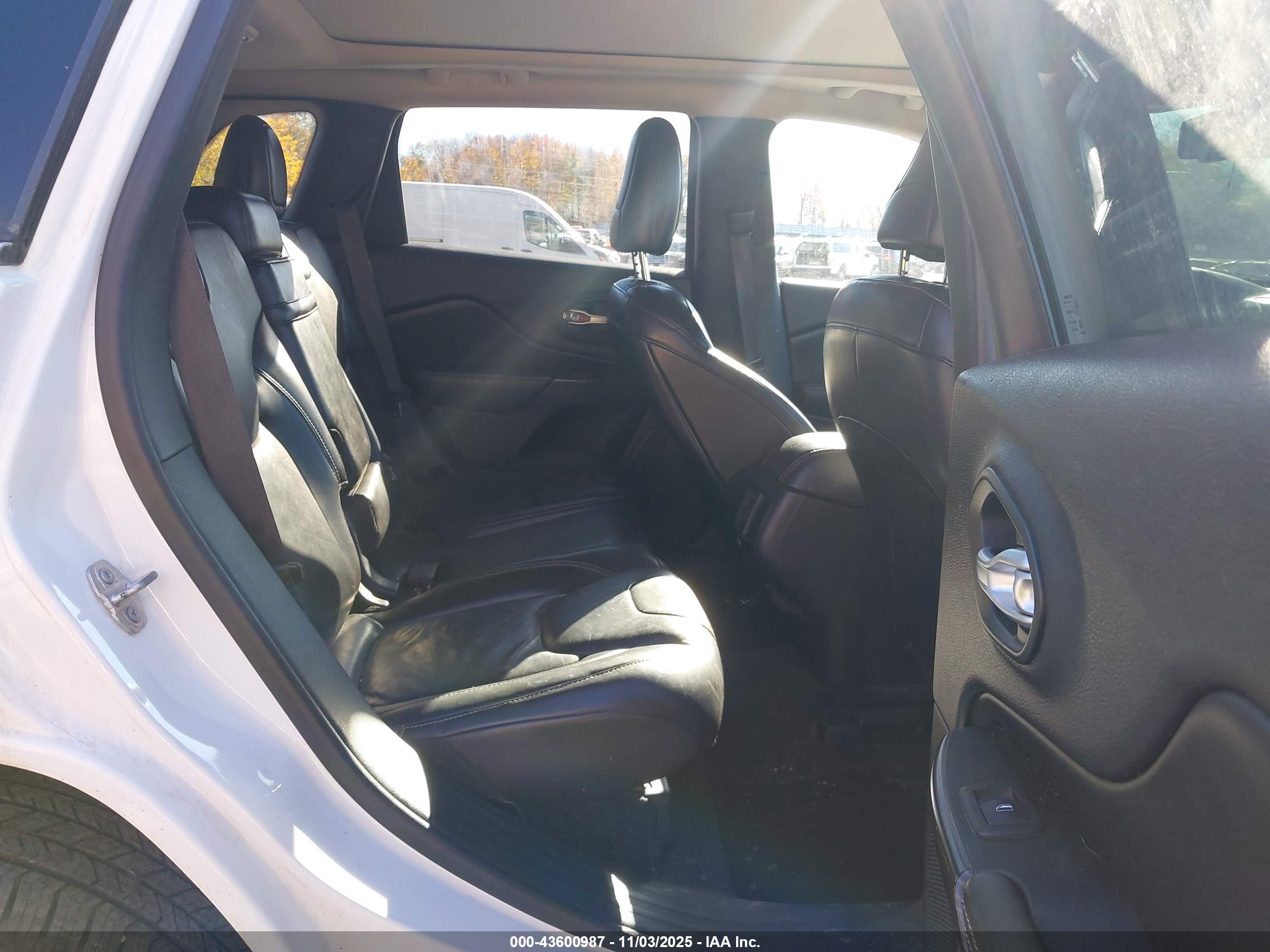 JEEP CHEROKEE image 8