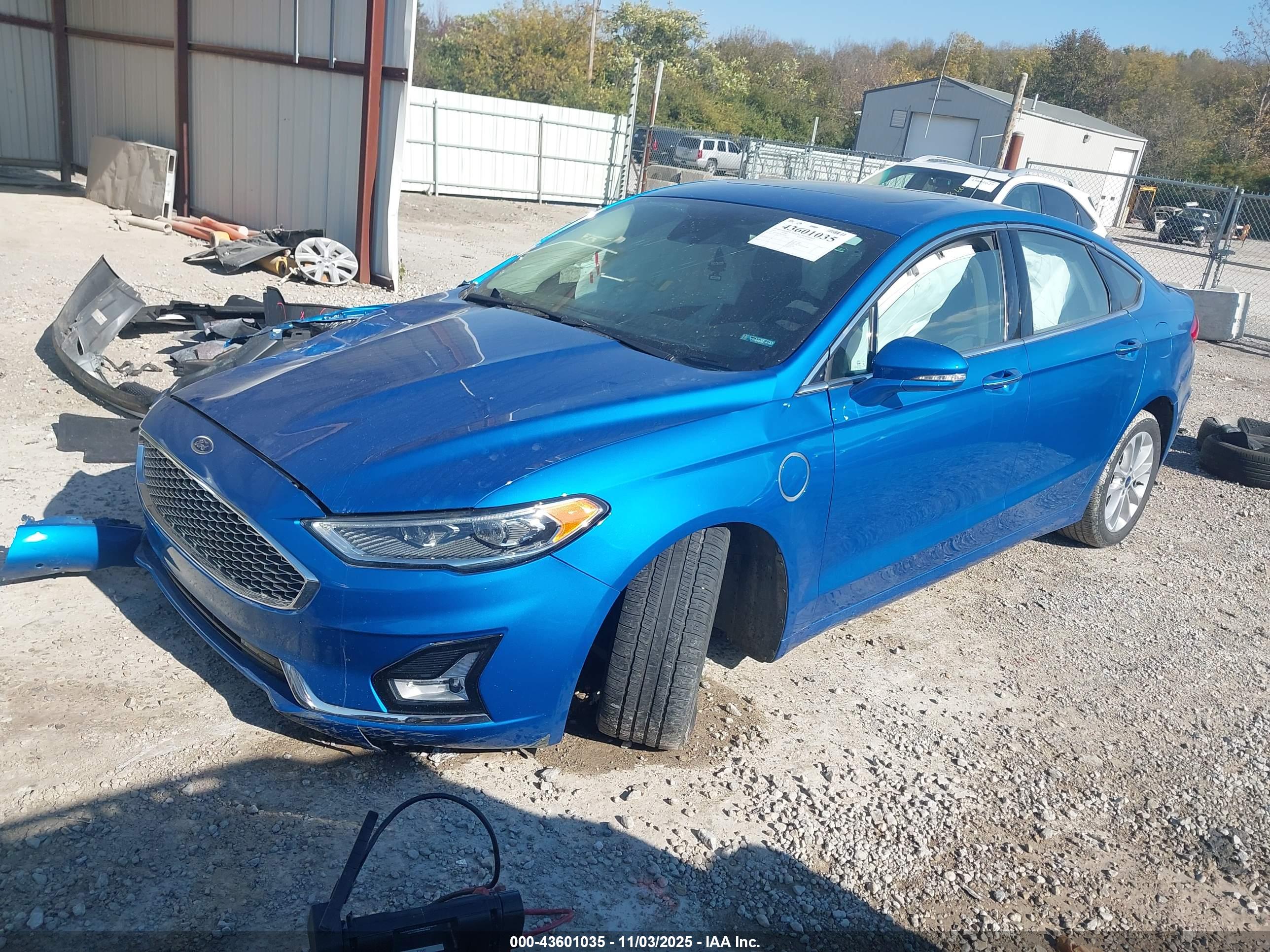 FORD FUSION image 2