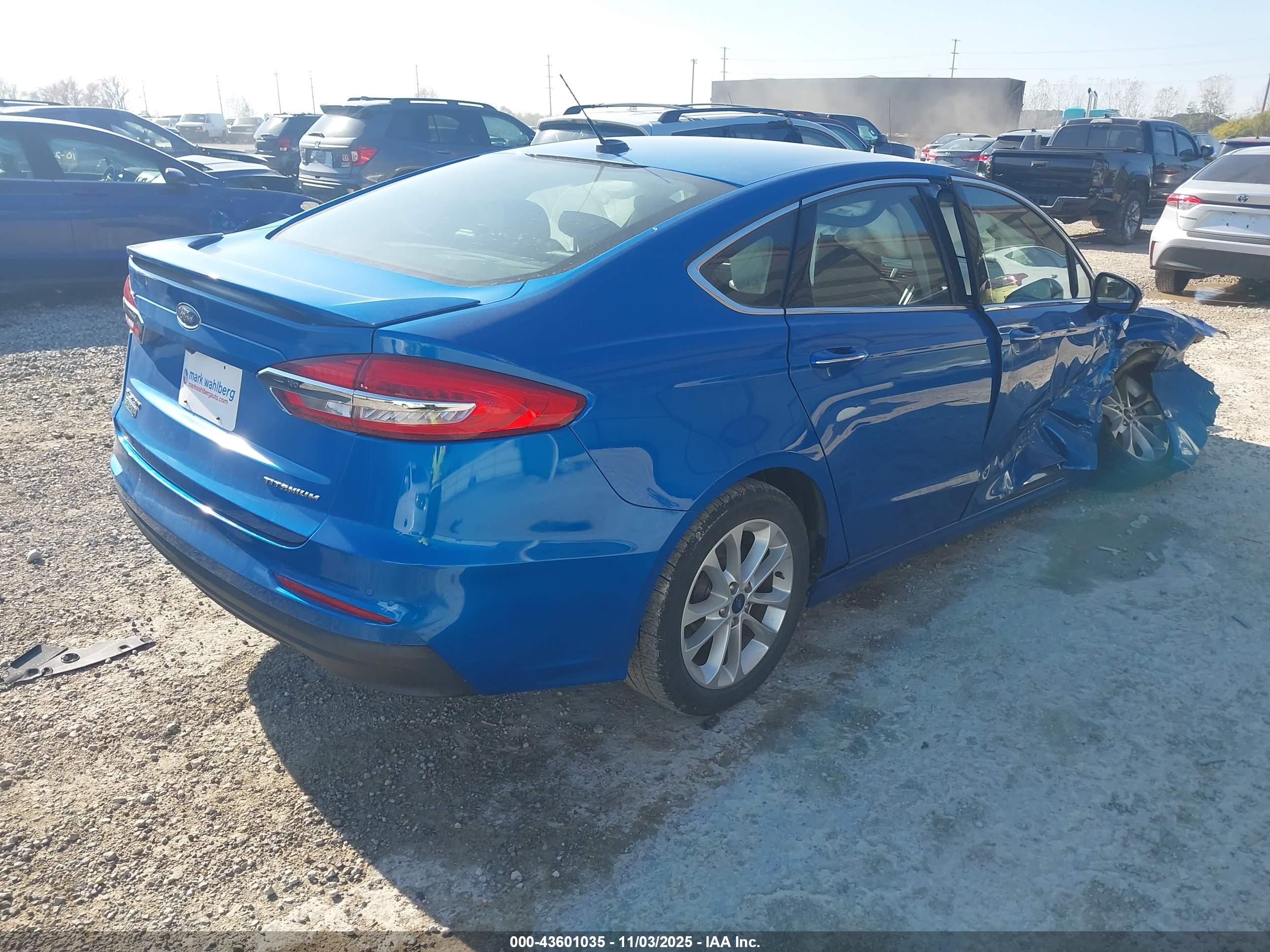 FORD FUSION image 4