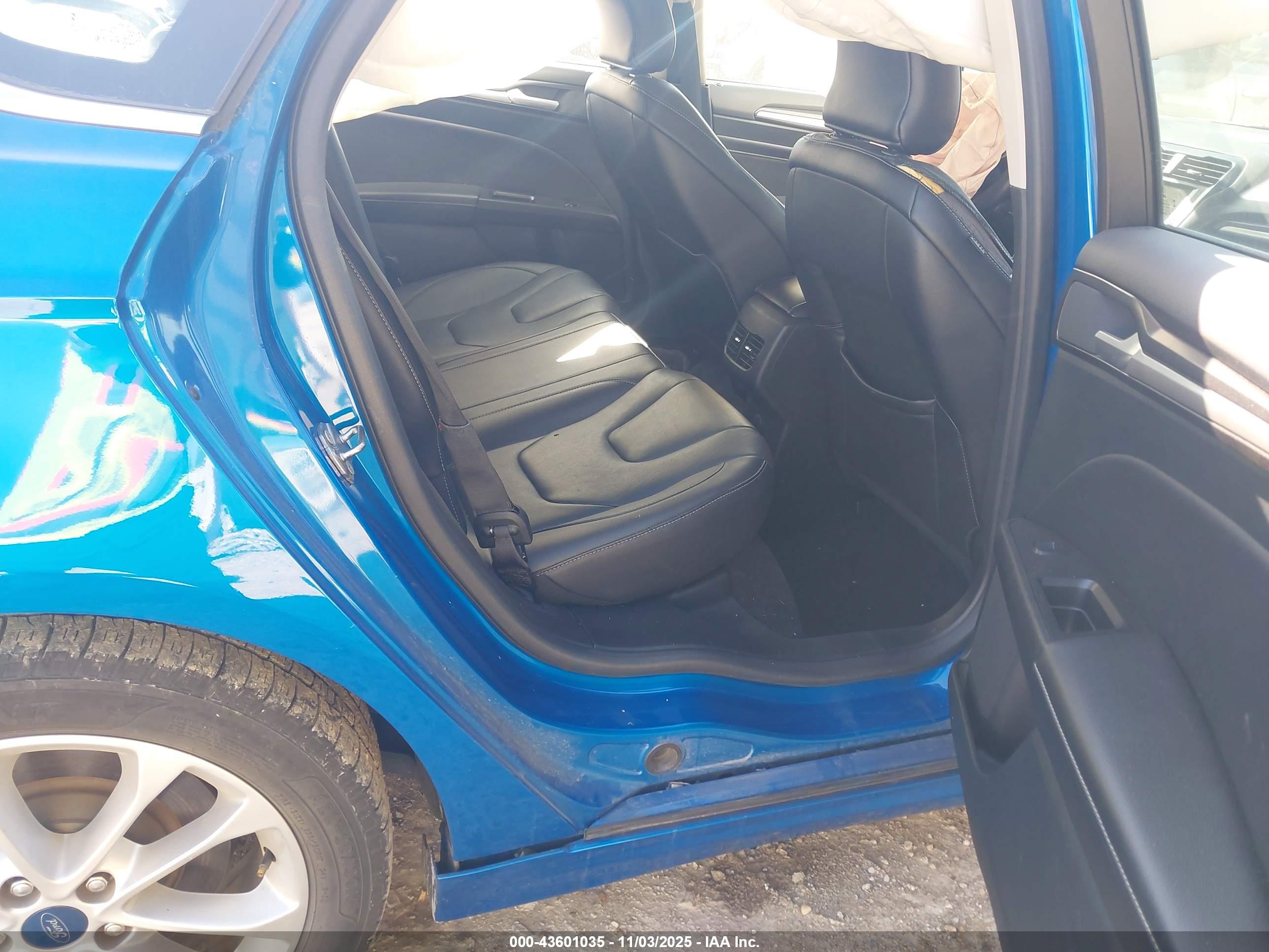 FORD FUSION image 8