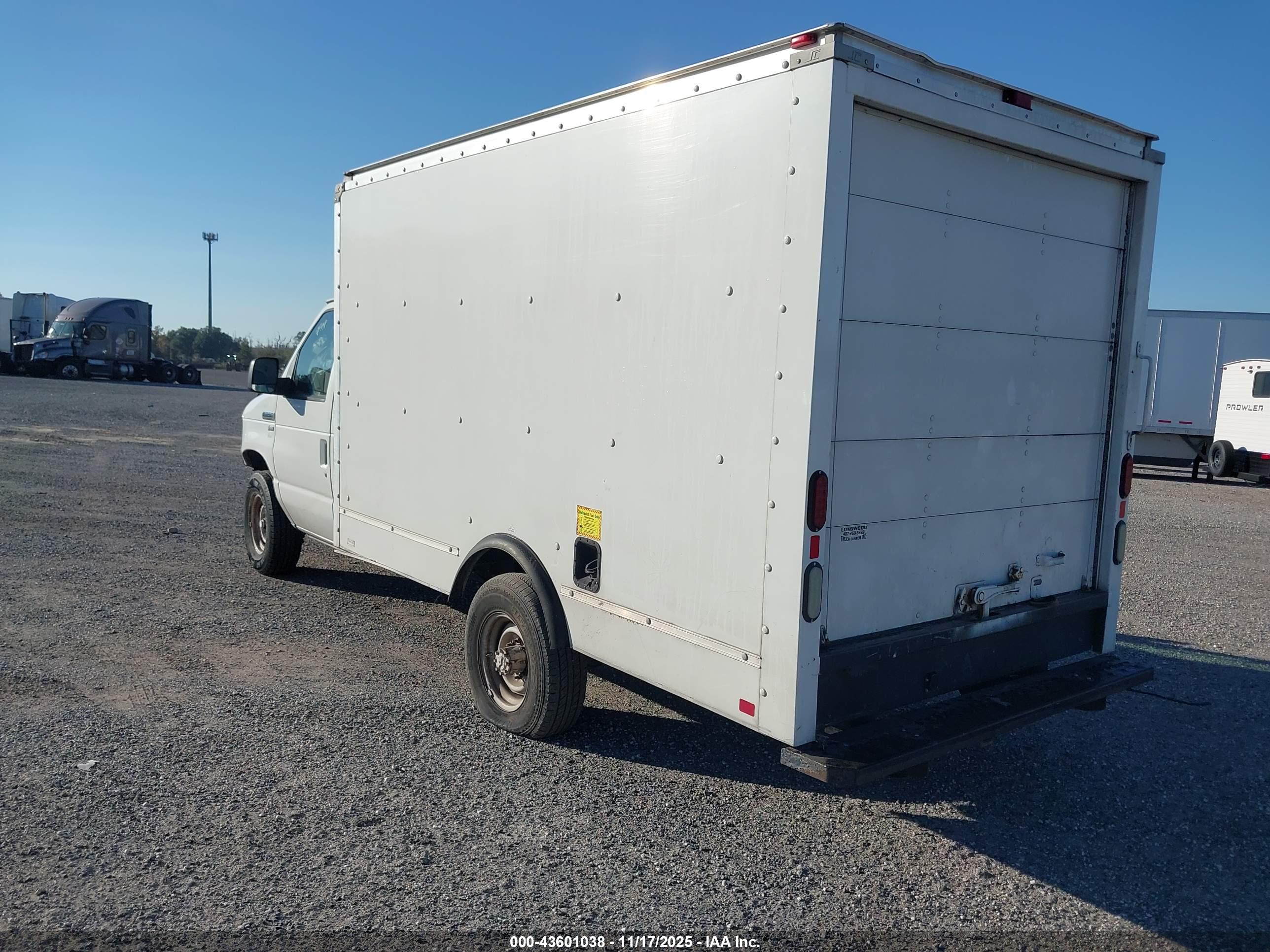 FORD ECONOLINE image 3