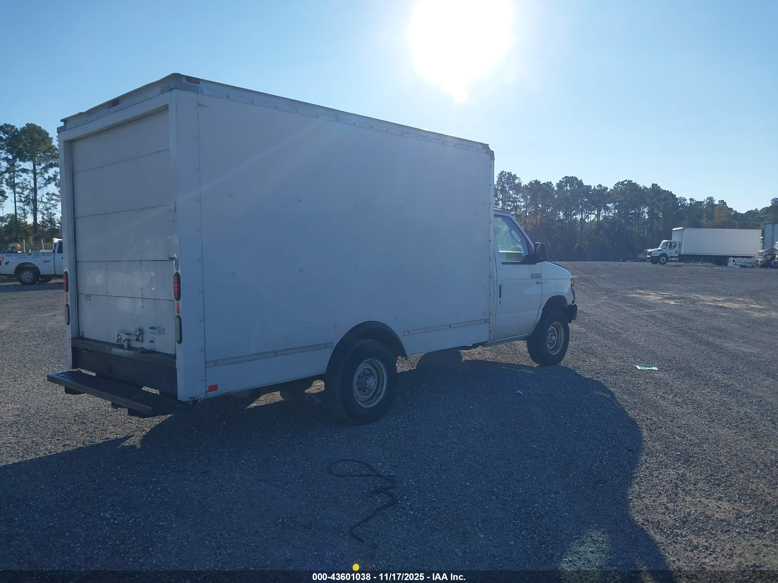 FORD ECONOLINE image 4