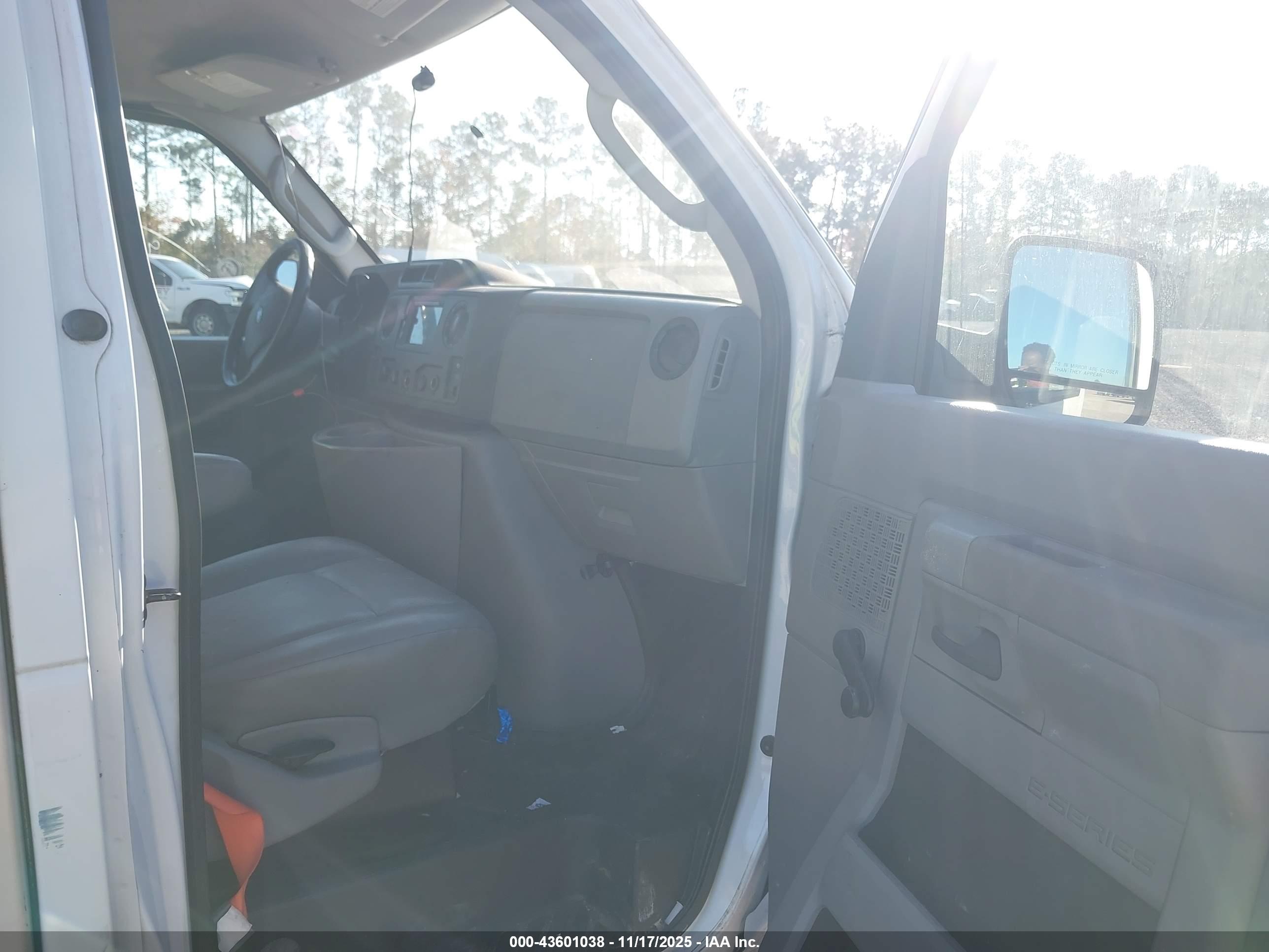 FORD ECONOLINE image 5