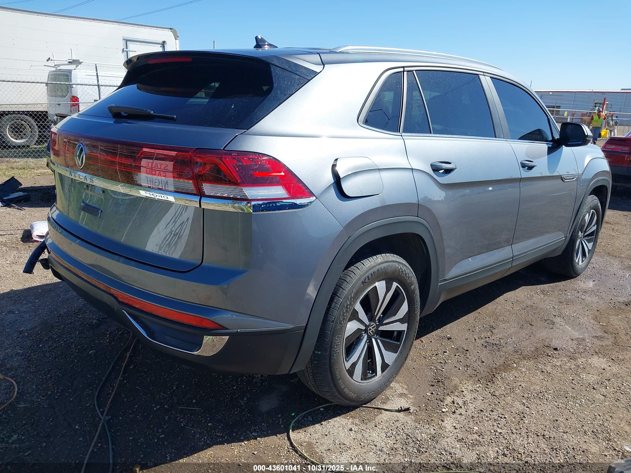 VOLKSWAGEN ATLAS image 4