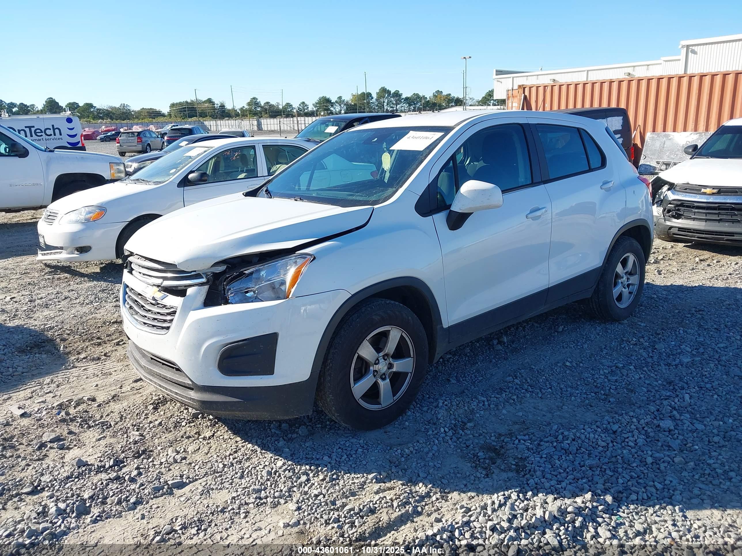 CHEVROLET TRAX image 2