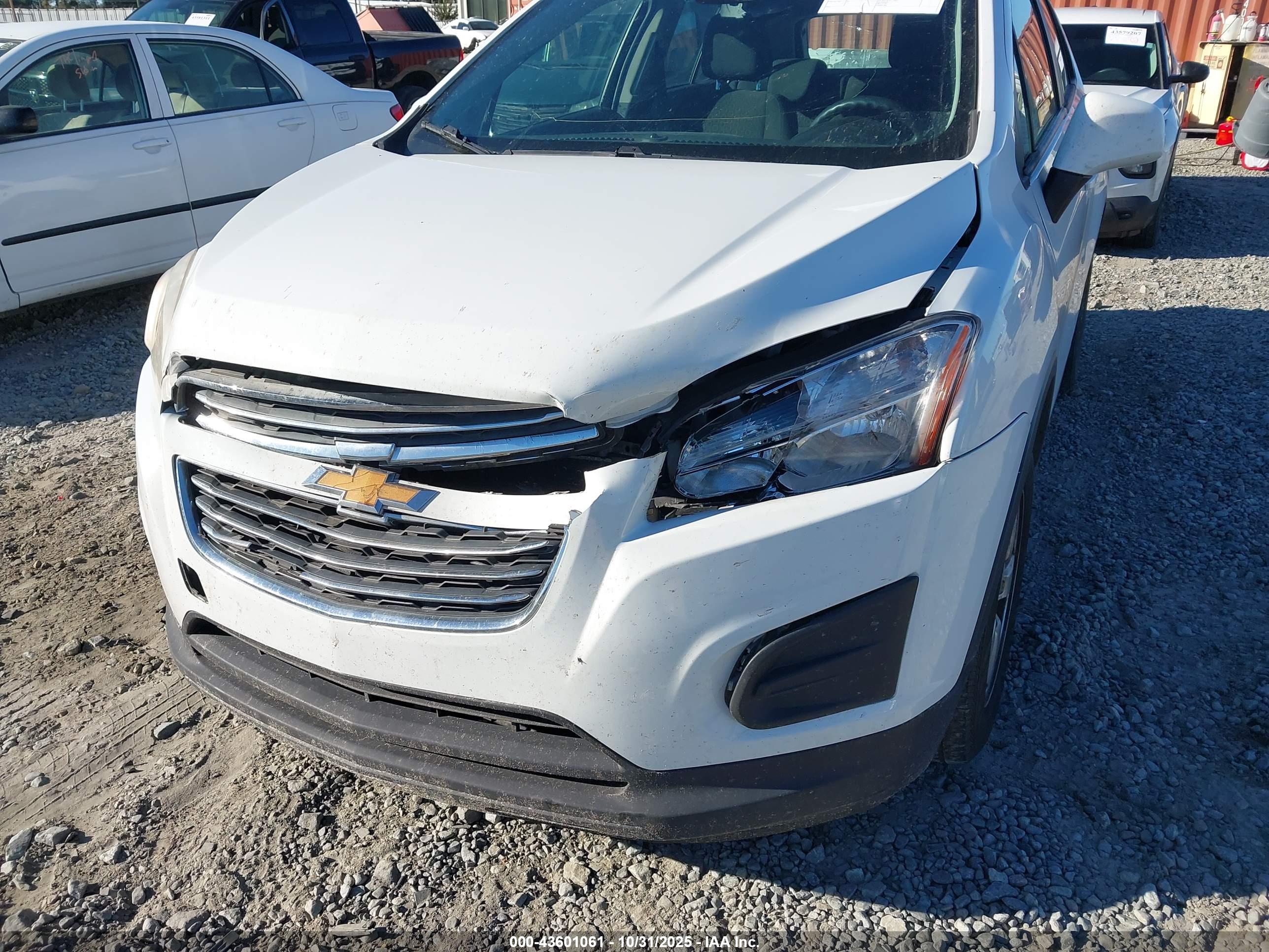 CHEVROLET TRAX image 6