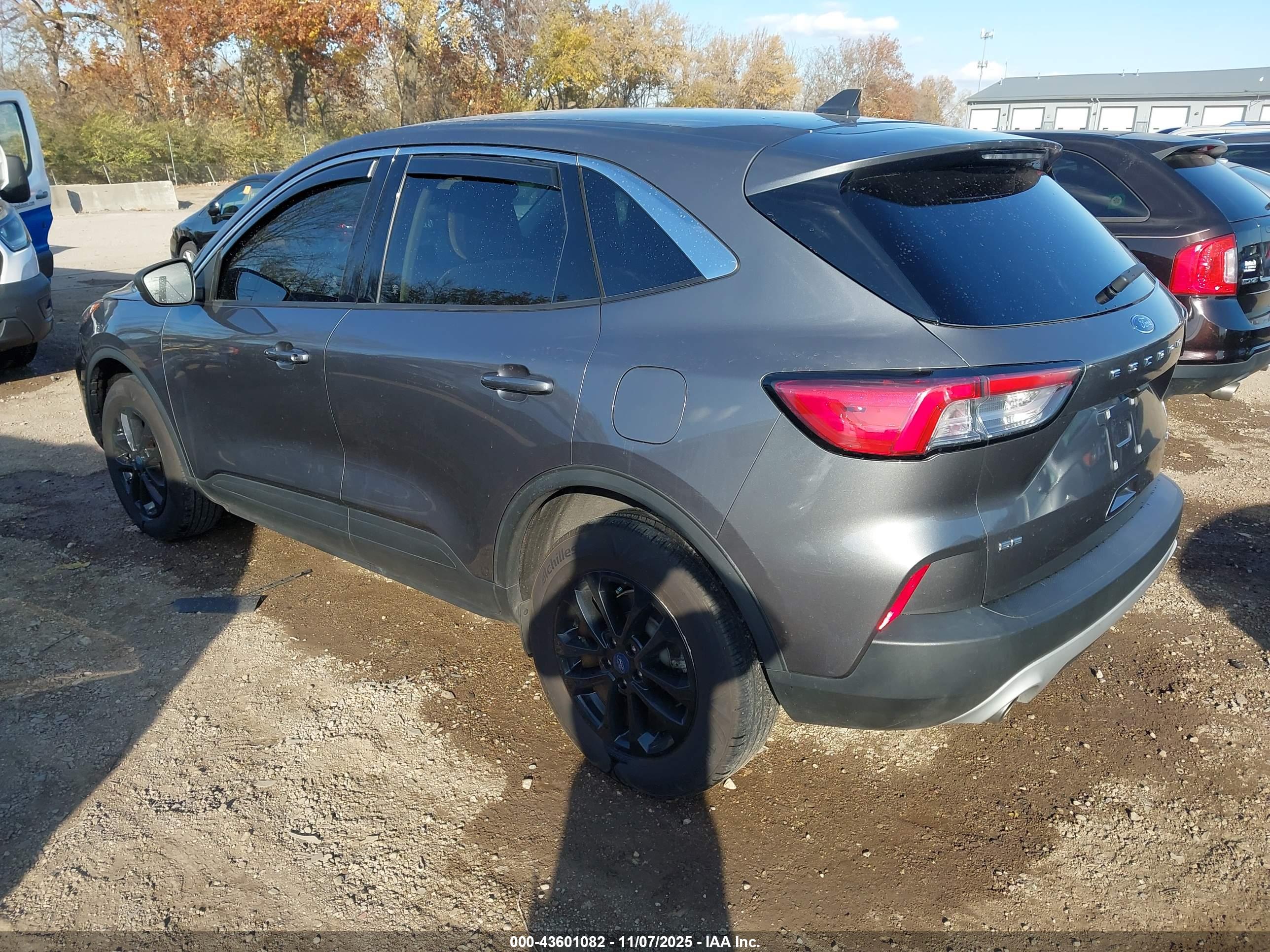 FORD ESCAPE image 3