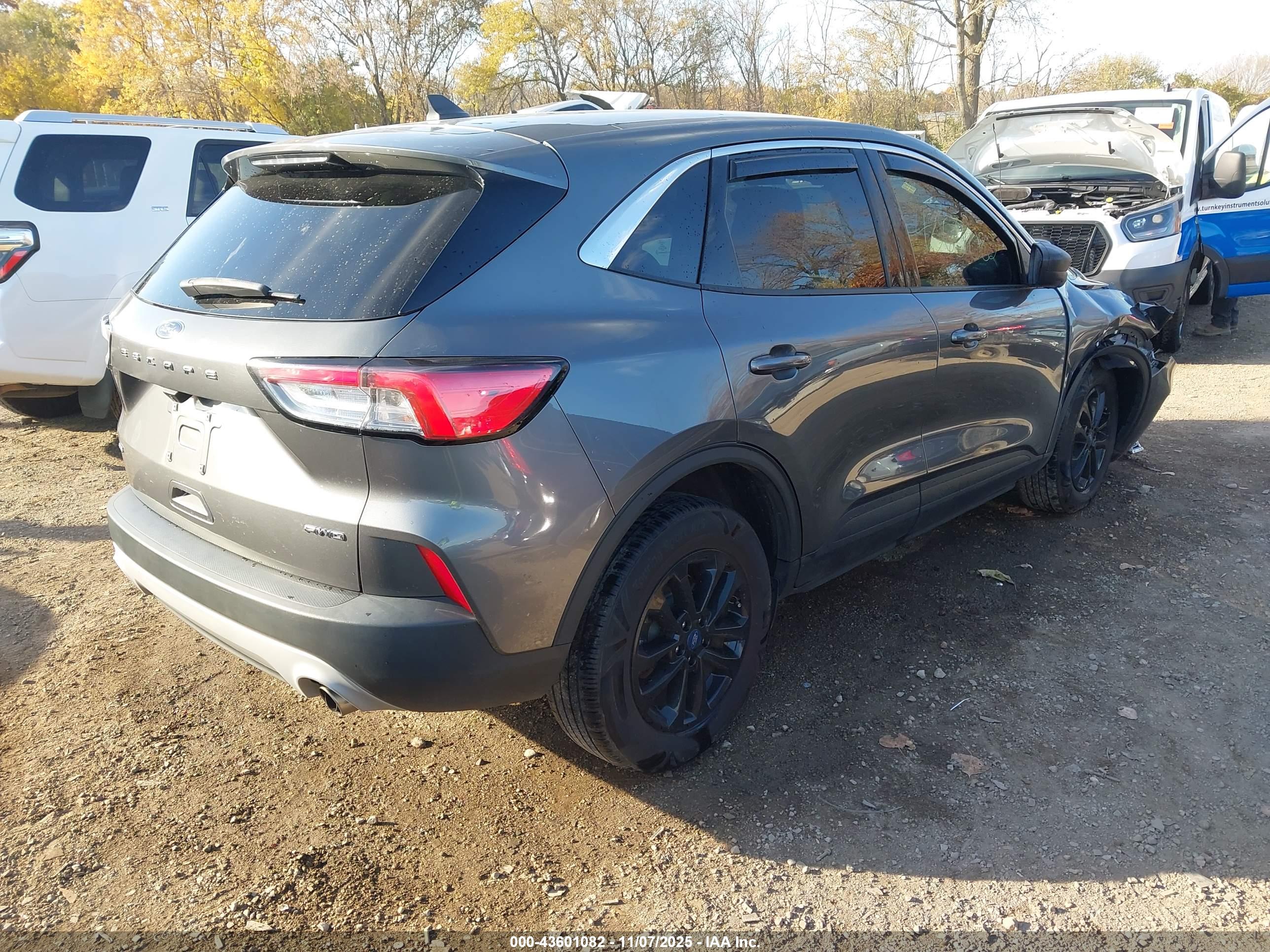 FORD ESCAPE image 4