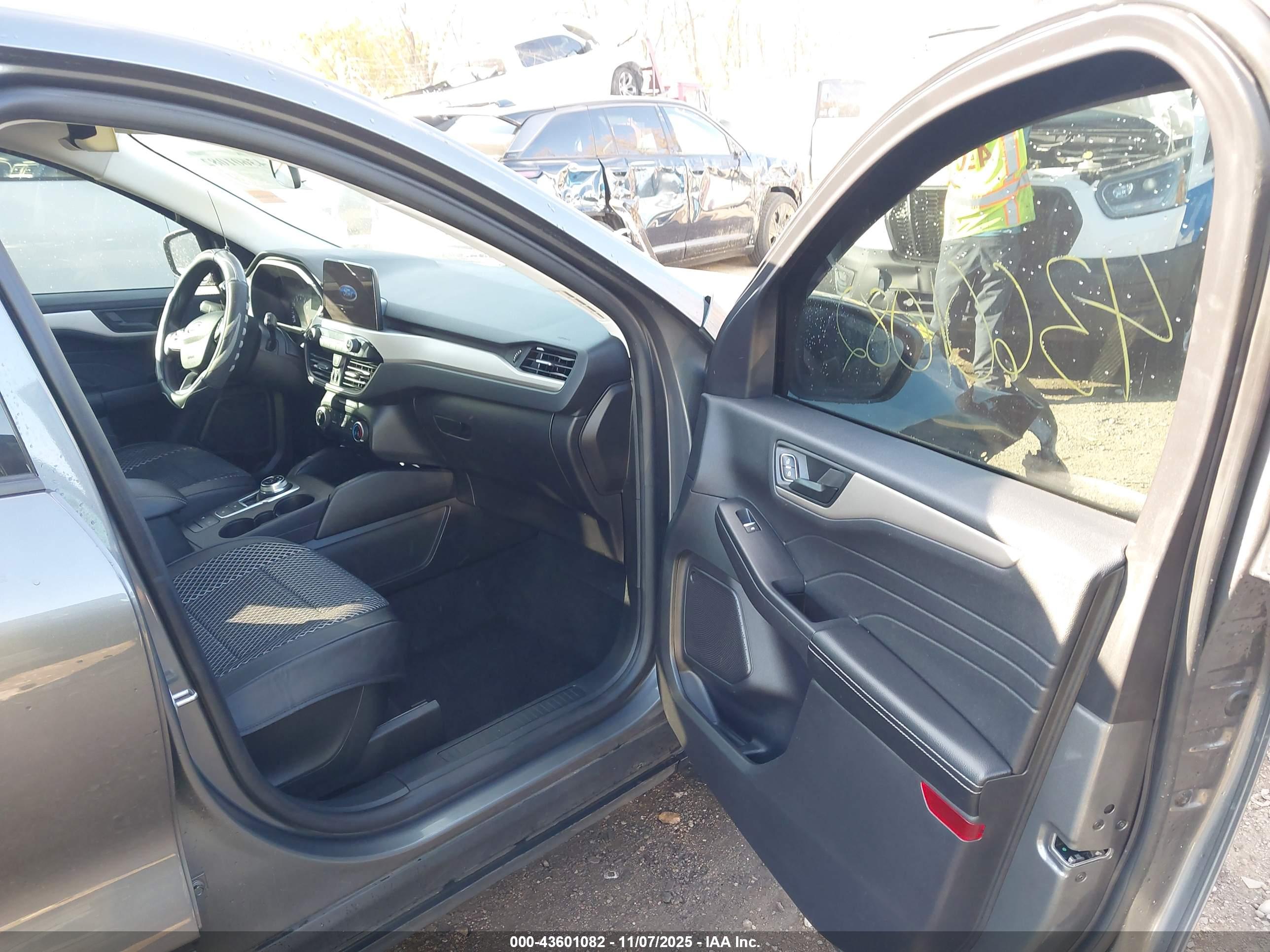 FORD ESCAPE image 5