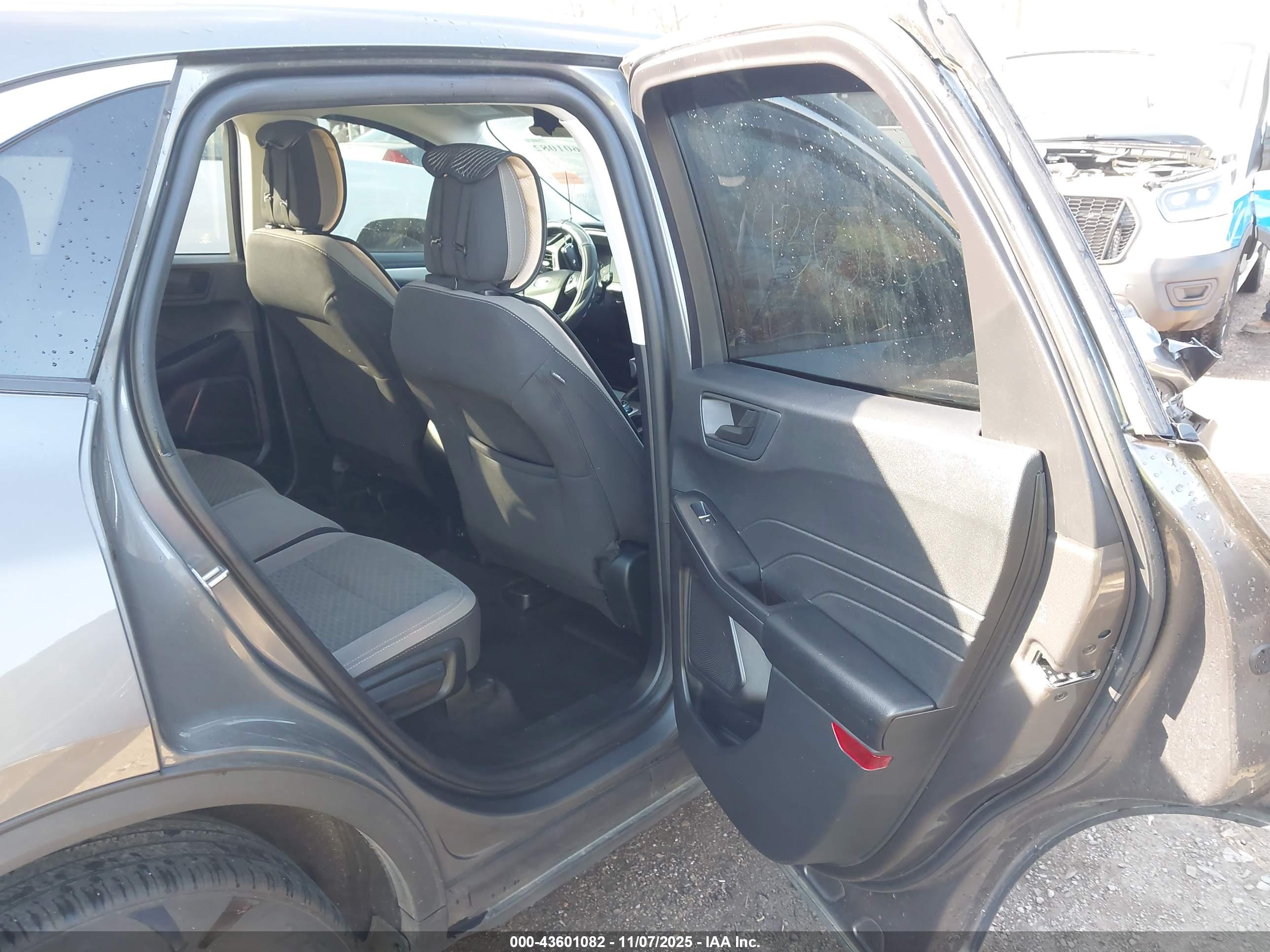 FORD ESCAPE image 8