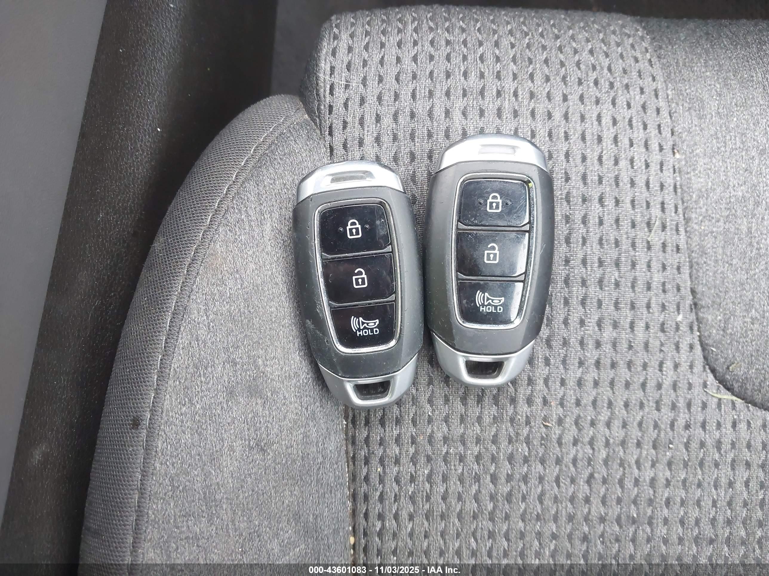 HYUNDAI SANTA image 11