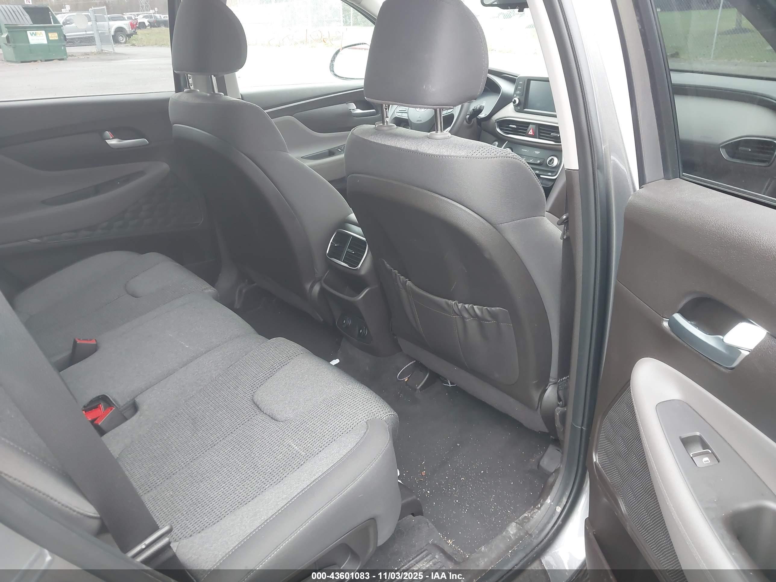 HYUNDAI SANTA image 8