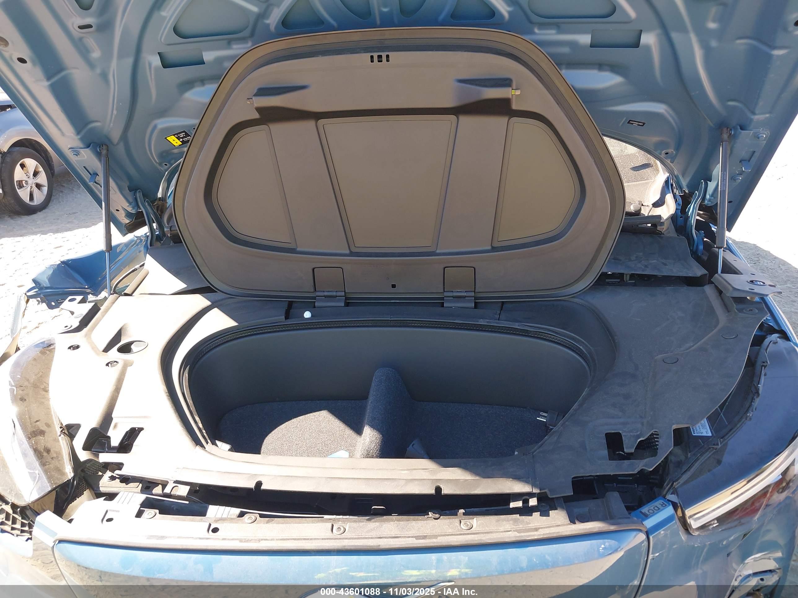 VOLVO XC40 image 10