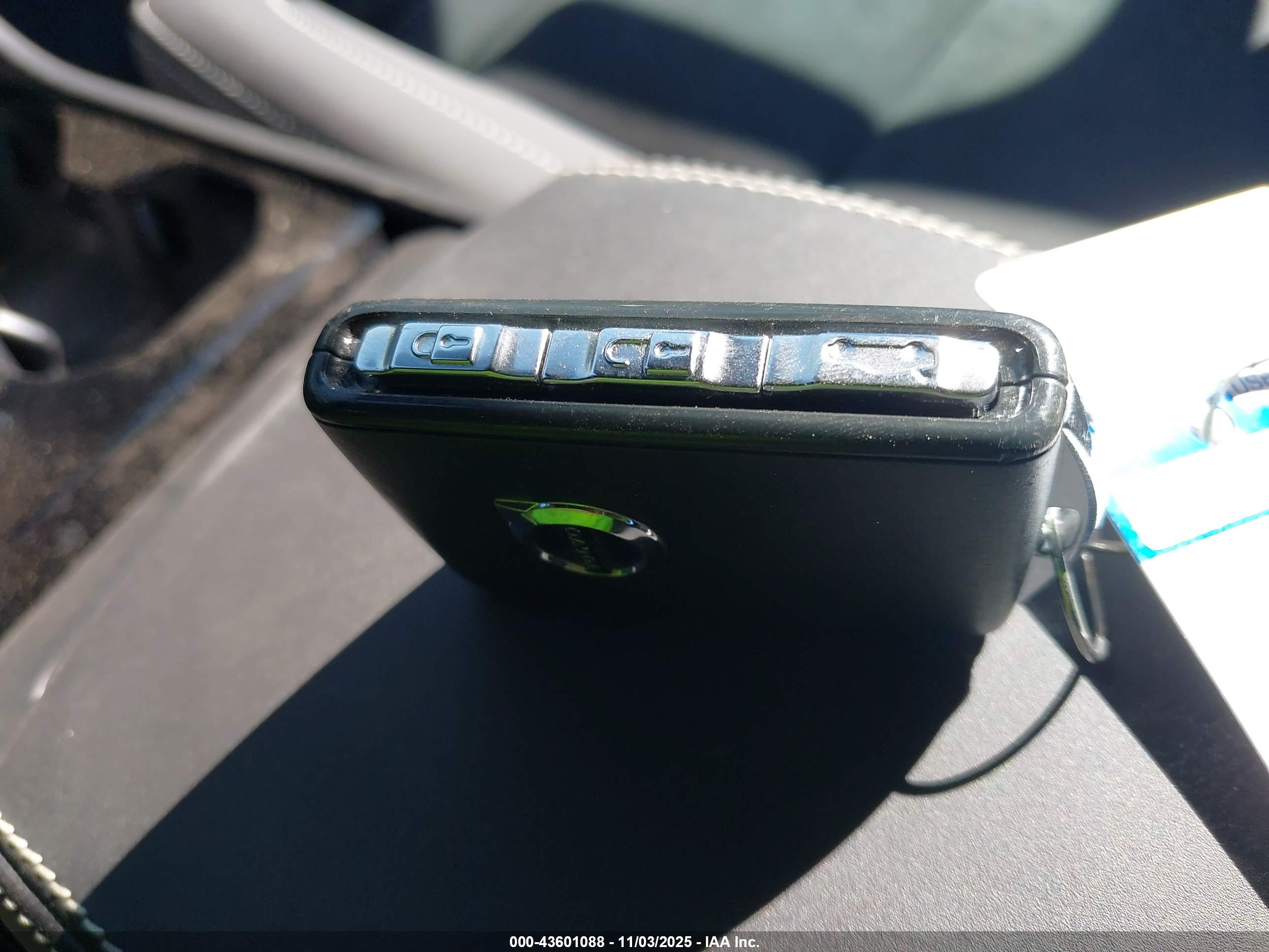 VOLVO XC40 image 11