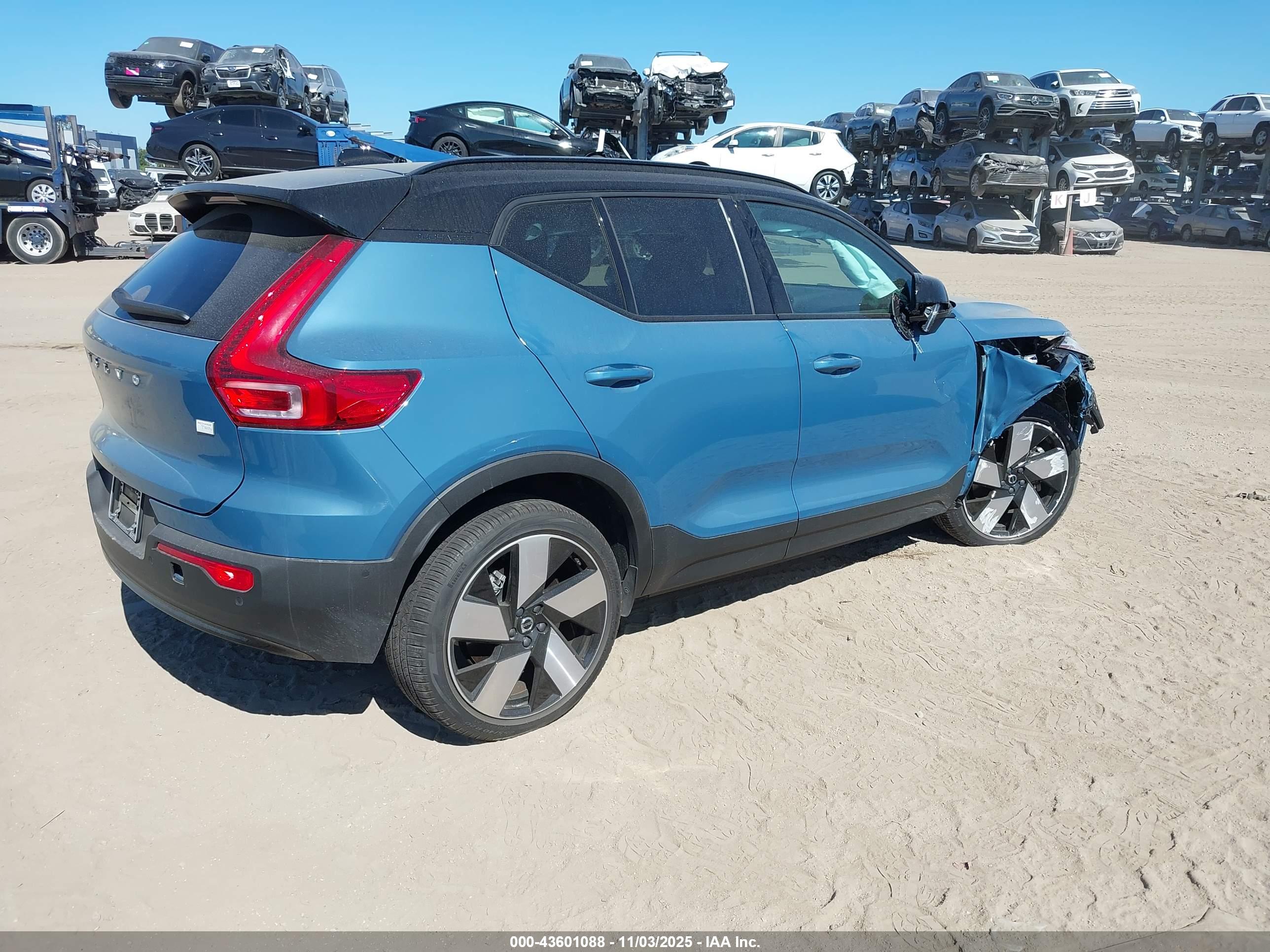VOLVO XC40 image 4