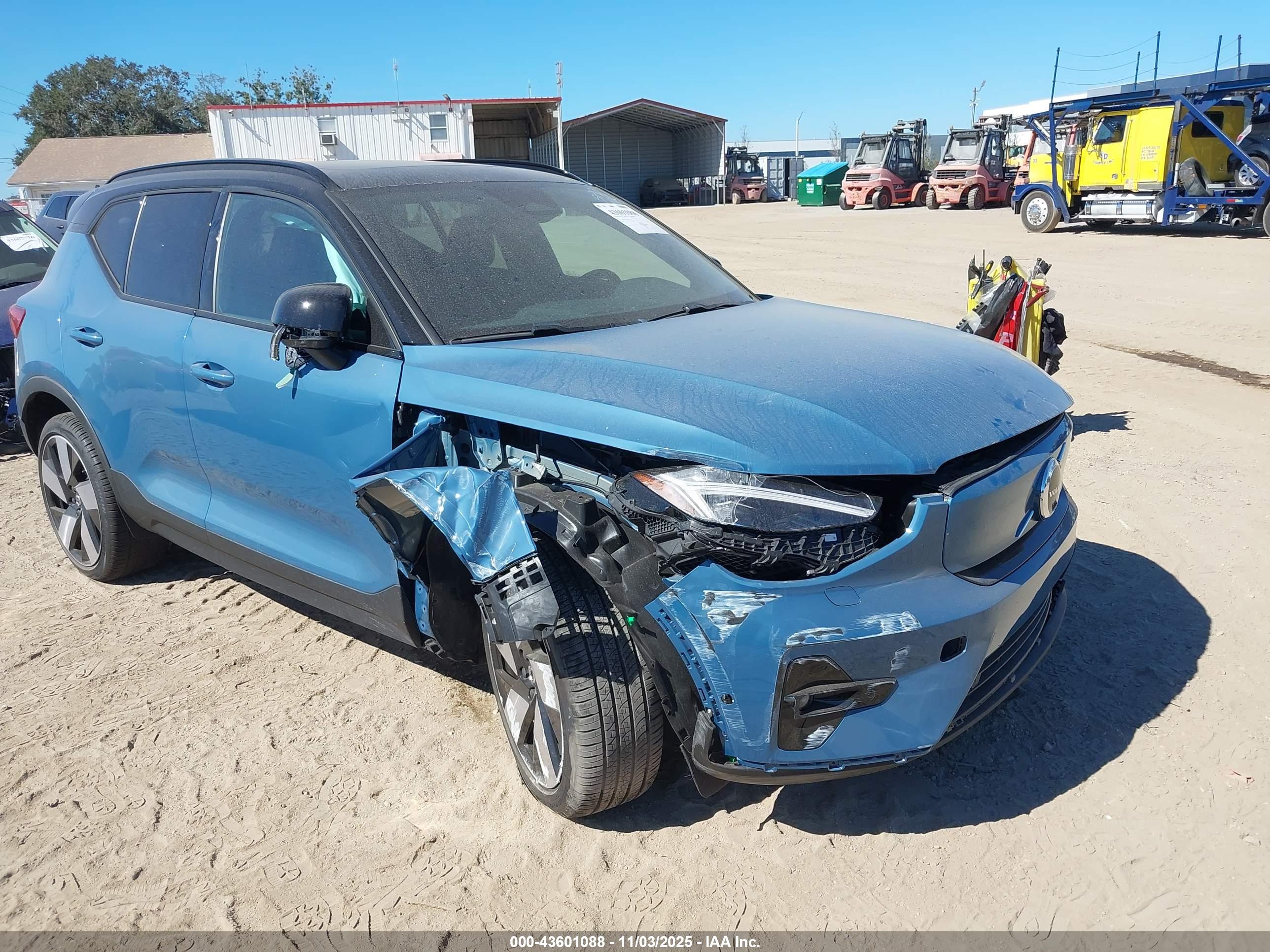VOLVO XC40 image 6