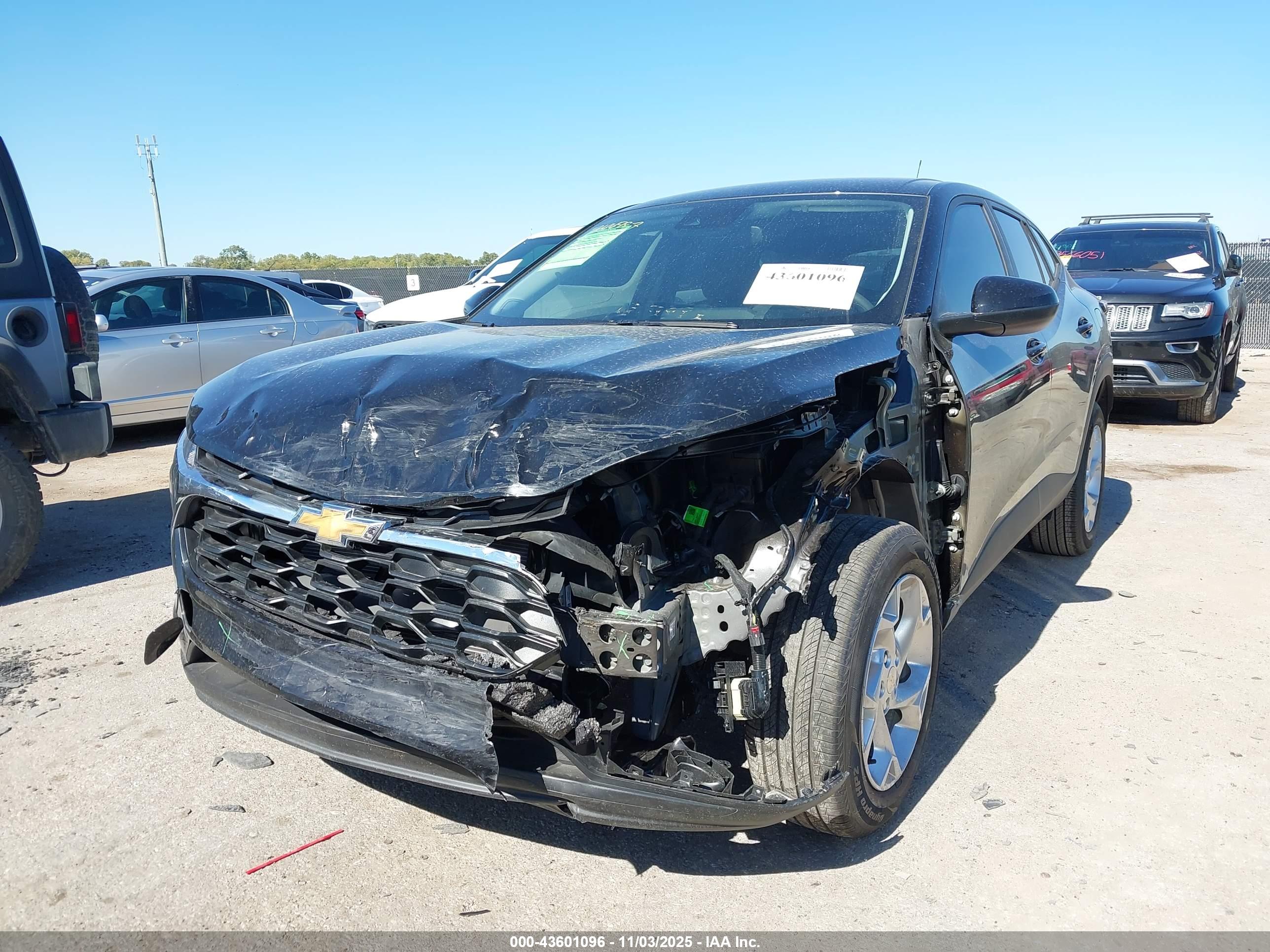 CHEVROLET TRAX image 2