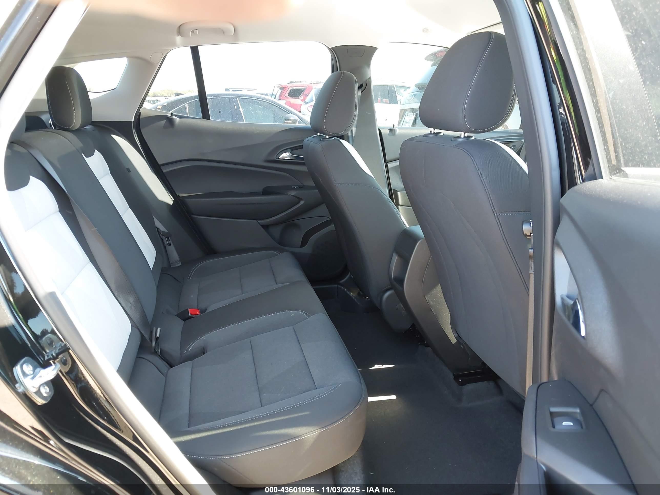 CHEVROLET TRAX image 8