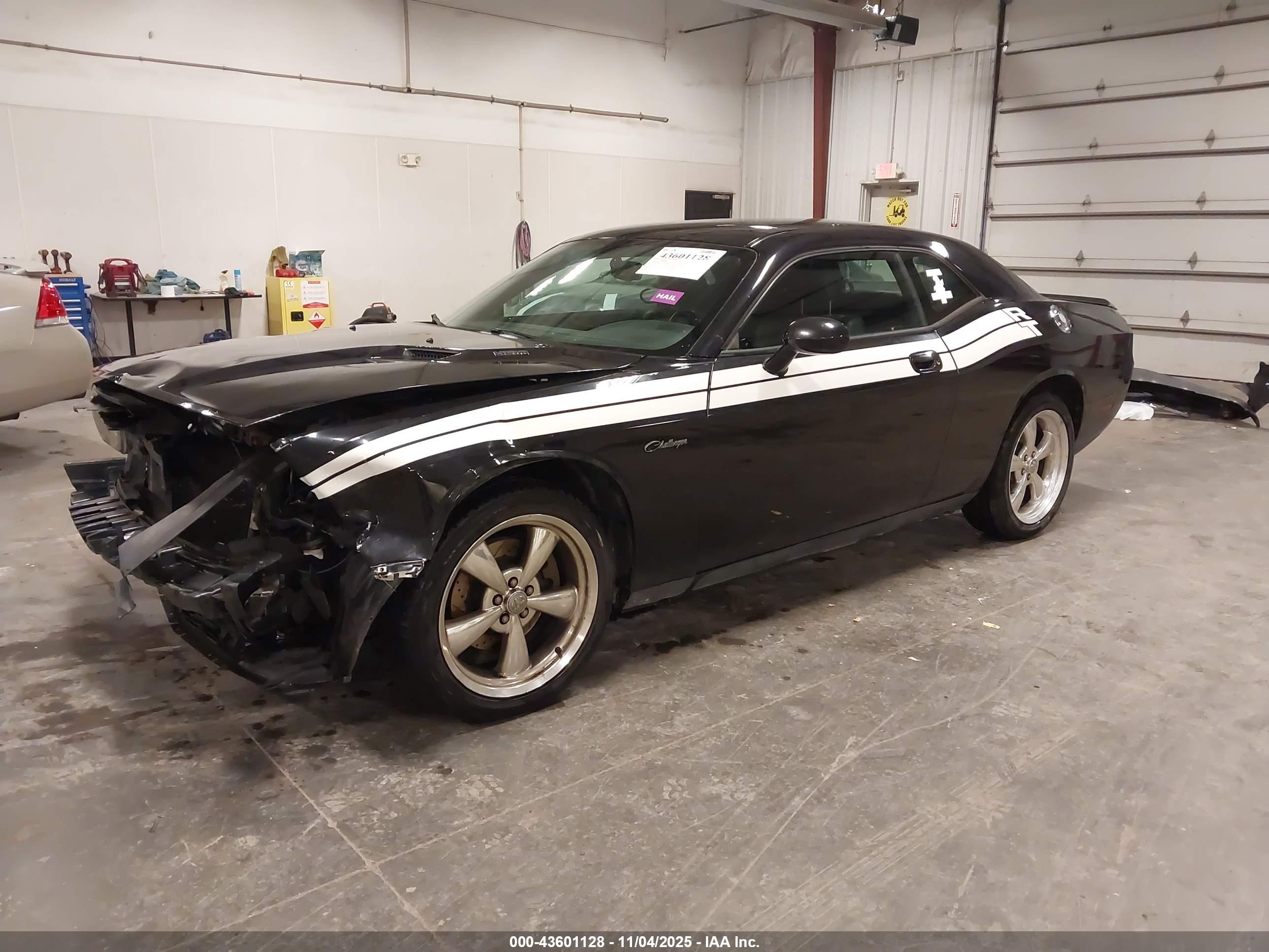 DODGE CHALLENGER image 2