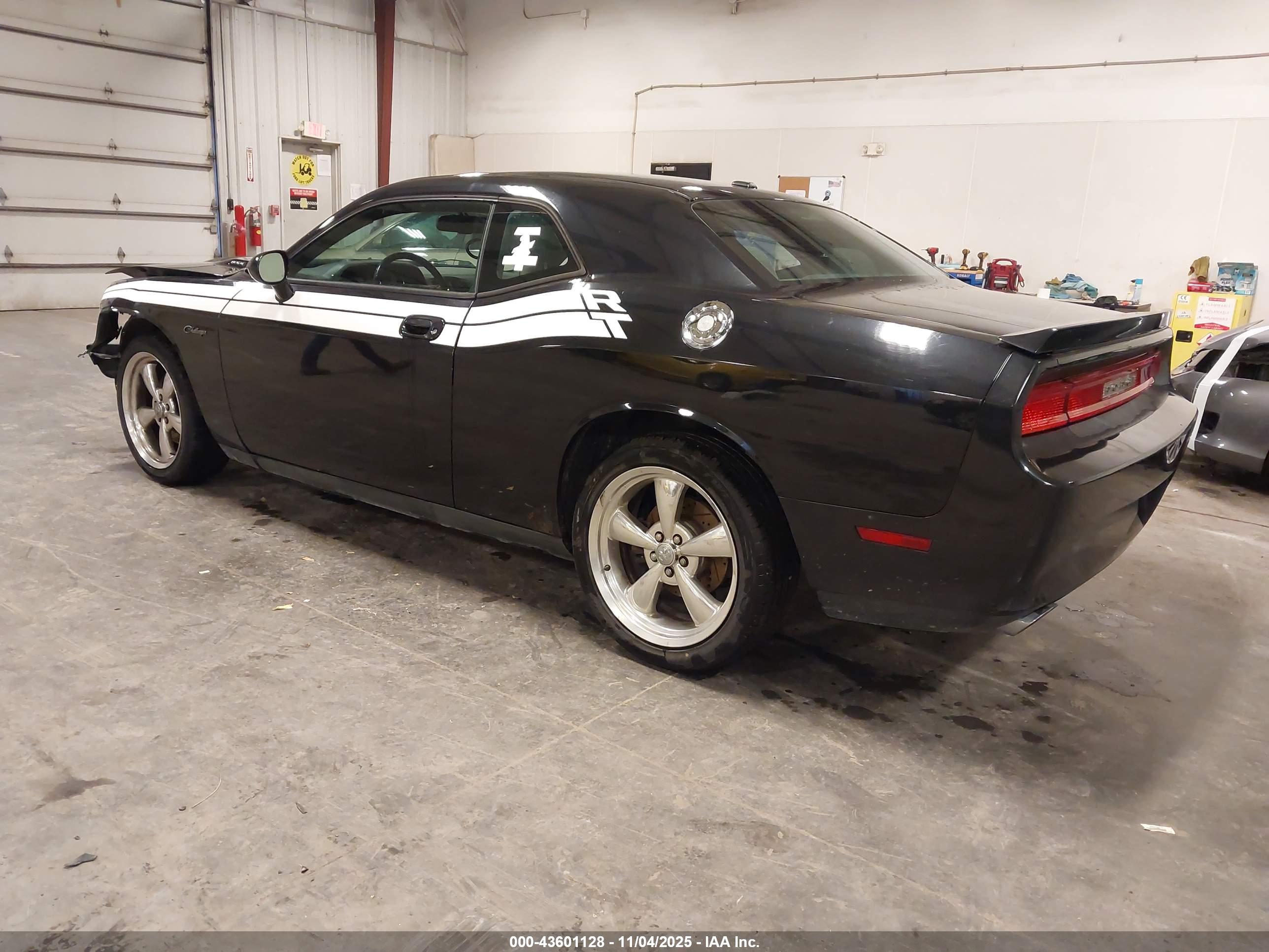 DODGE CHALLENGER image 3