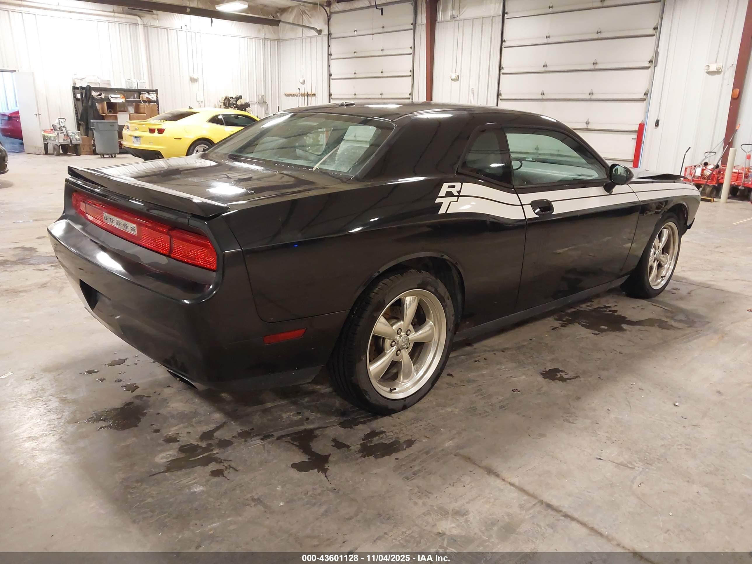 DODGE CHALLENGER image 4
