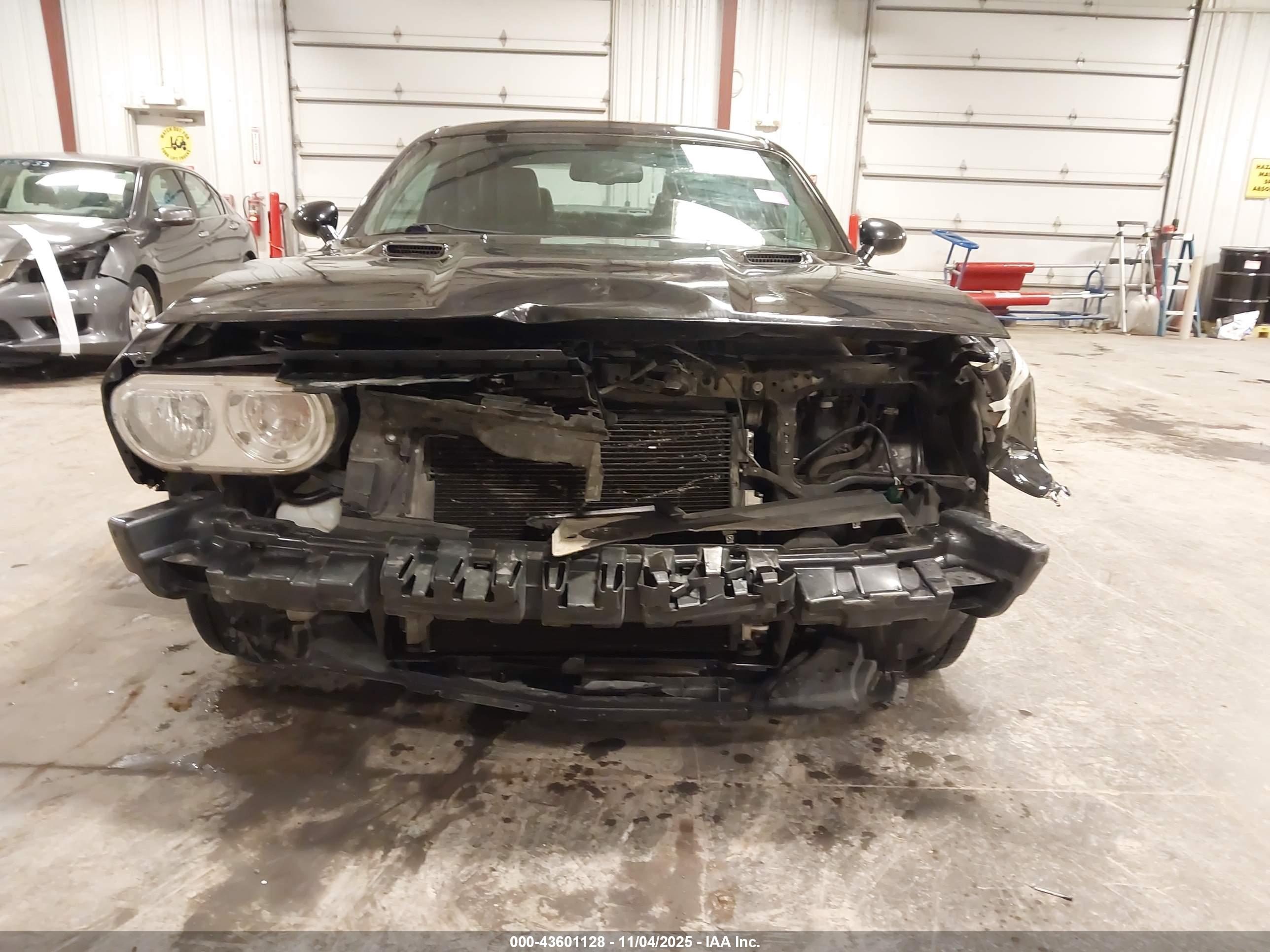 DODGE CHALLENGER image 6